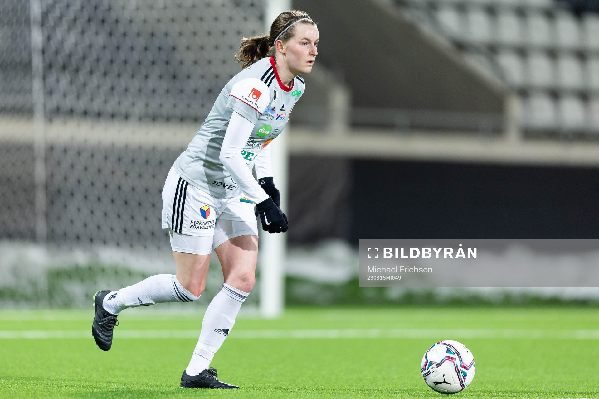Lidköpings Emma Gabrielsson under träningsmatchen i fotboll mellan Häcken och Lidköping den 15 mars 2023 i Göteborg. 