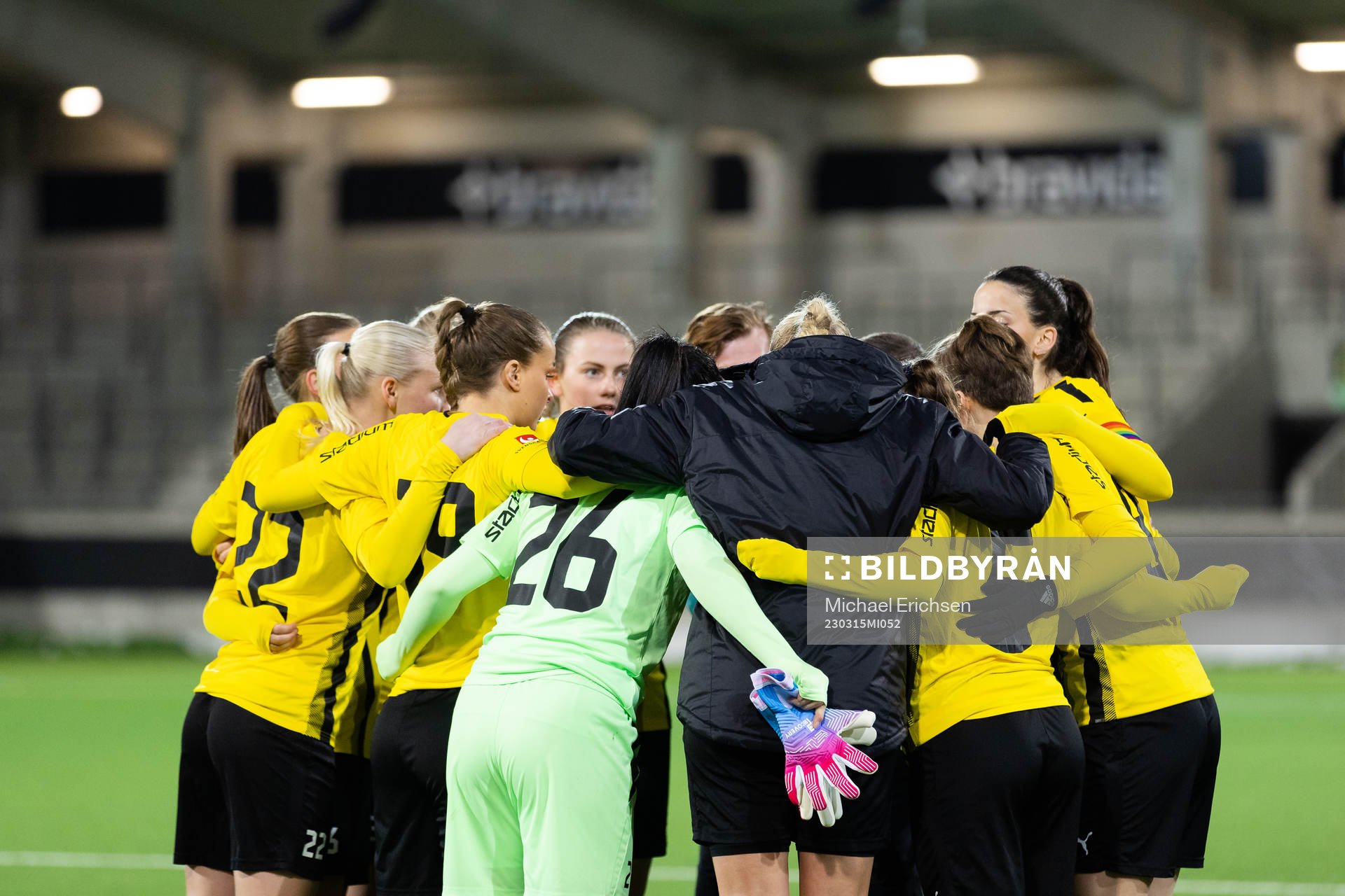 Häckens spelare samlade innan andra halvleken av