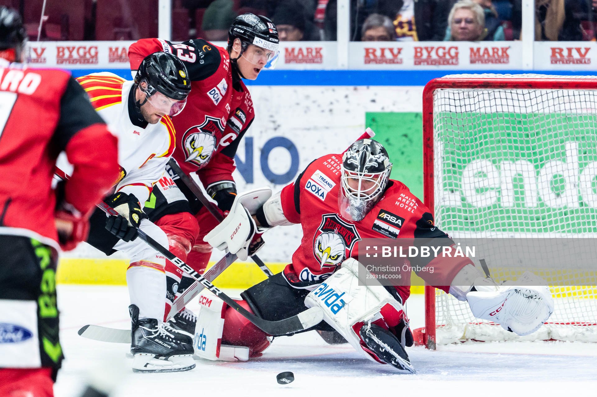 Brynäs Johan Larsson gör 0-2 mot Malmö Redhawks Fredrik