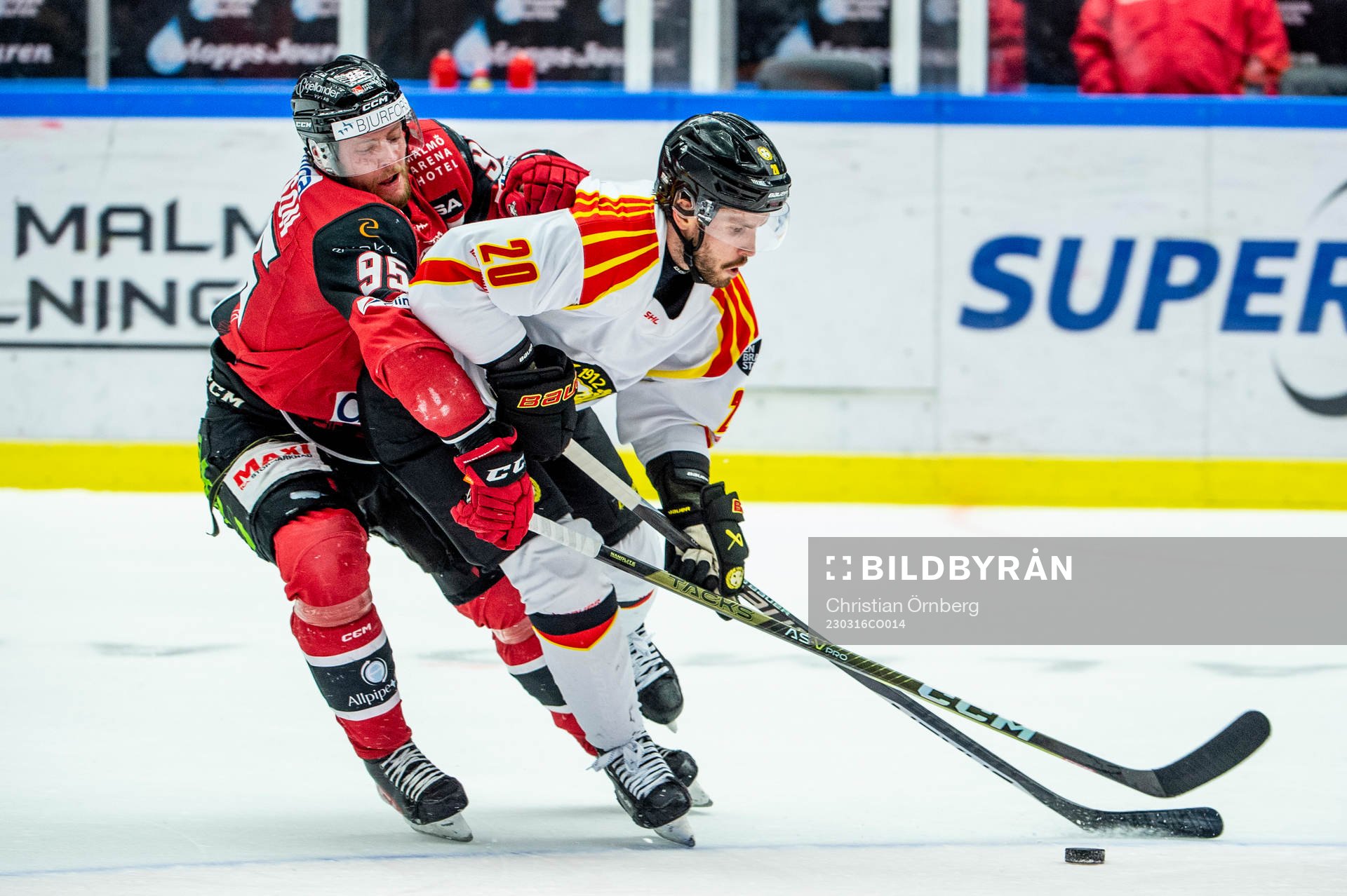 Brynäs Oula Palve mot Malmö Redhawks Carl Persson
