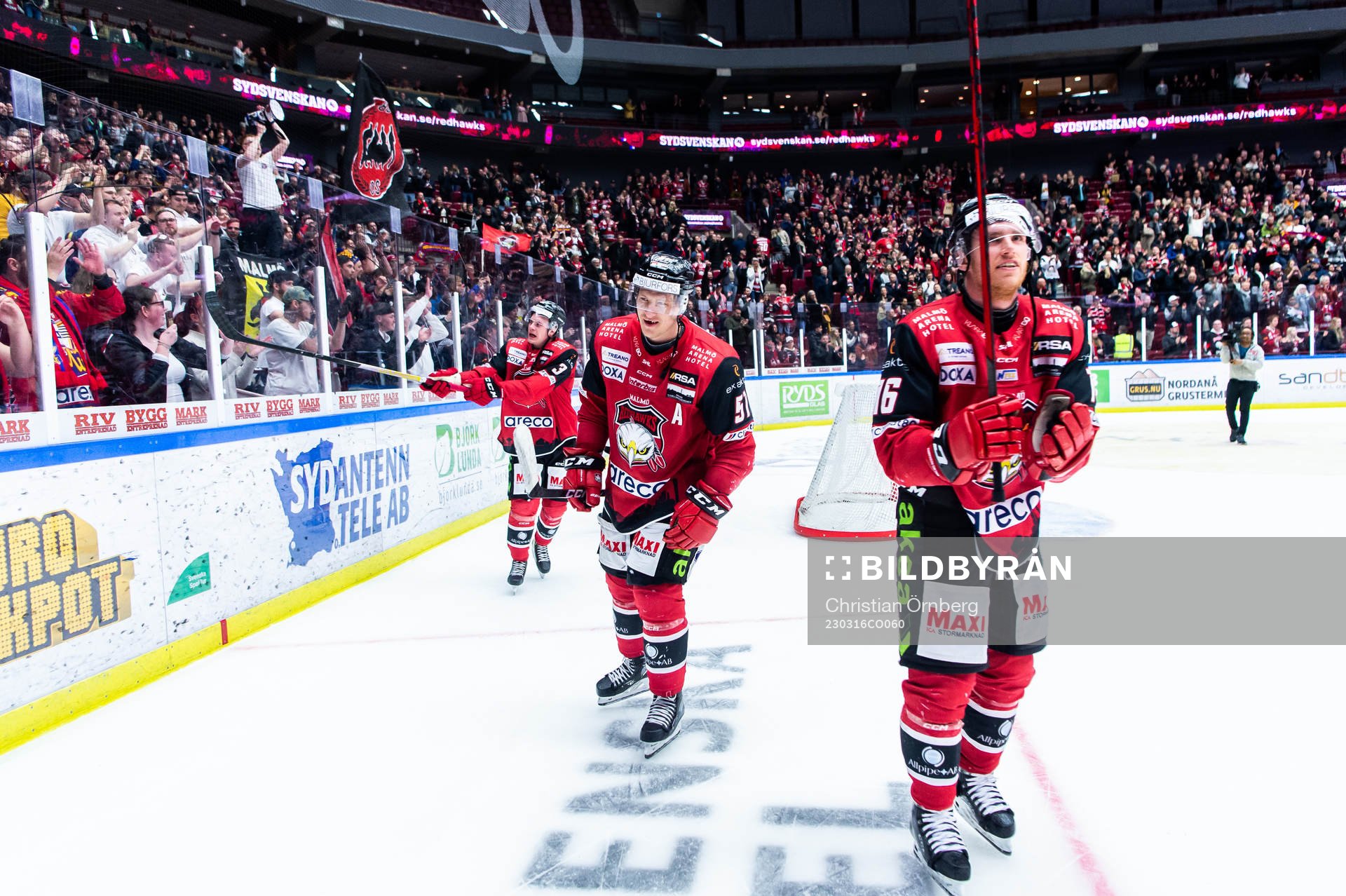 Malmö Redhawks Emil Sylvegård och Matias Lassen jublar