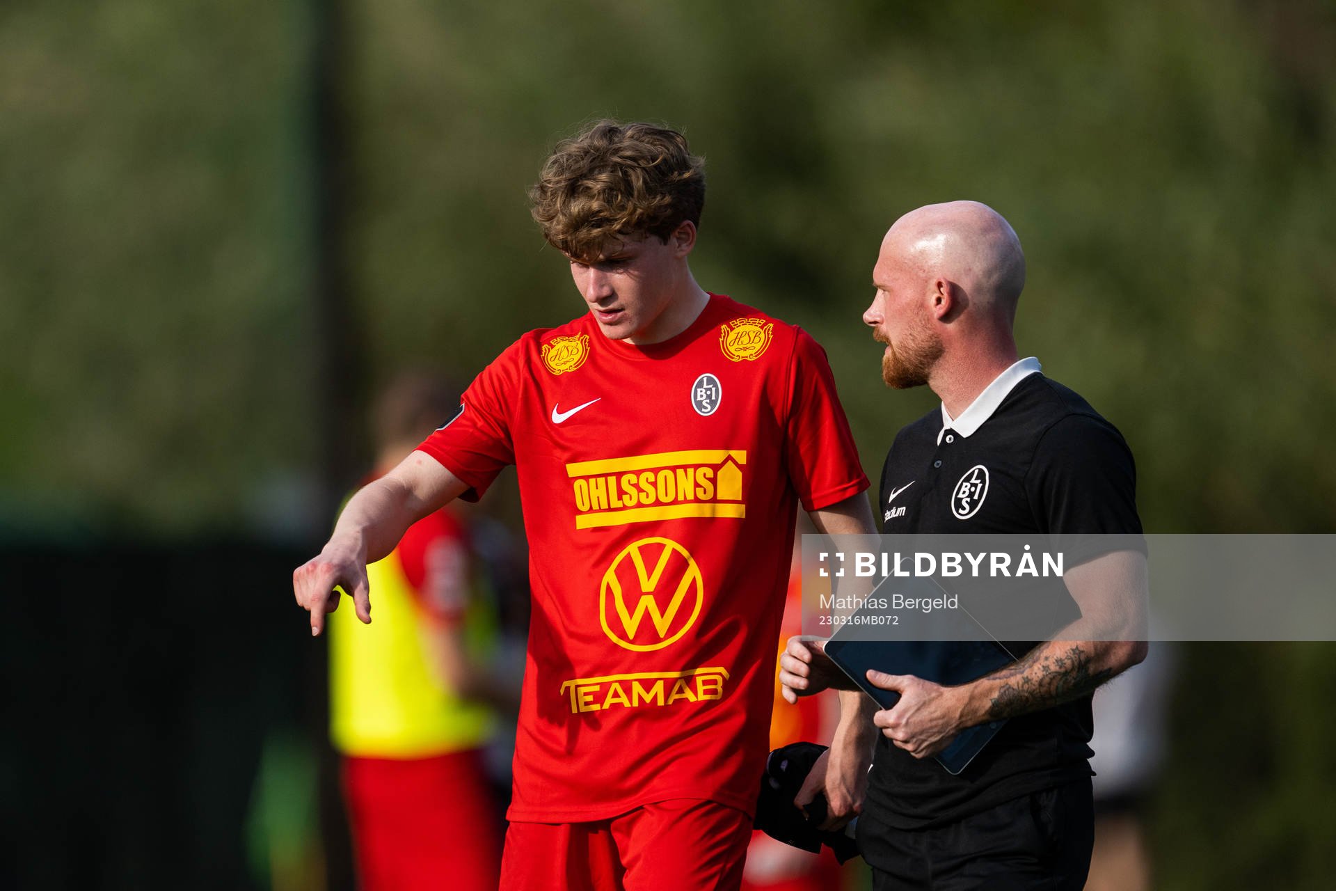 Landskronas Jacob Perleman och assisterande tränare Max Mölder efter träningsmatchen i fotboll mellan Kristiansund och Landskrona den 16 mars 2023 i Marbella.