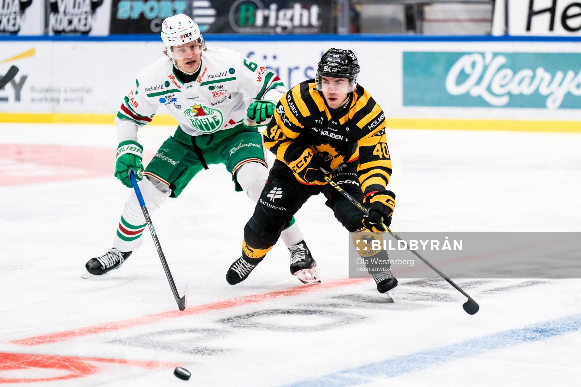 Rögles Tony Sund och Skellefteå AIKs Andreas Wingerli