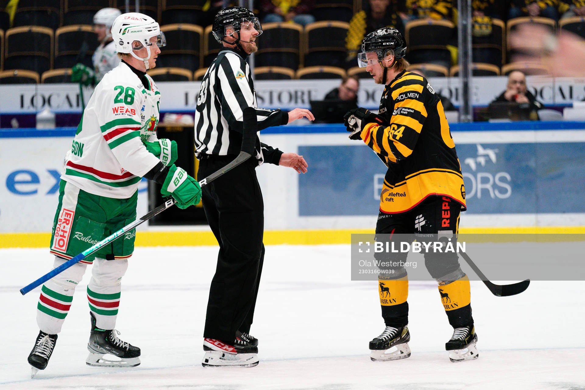 Rögles Anton Bengtsson och Skellefteå AIKs Jonathan Pudas