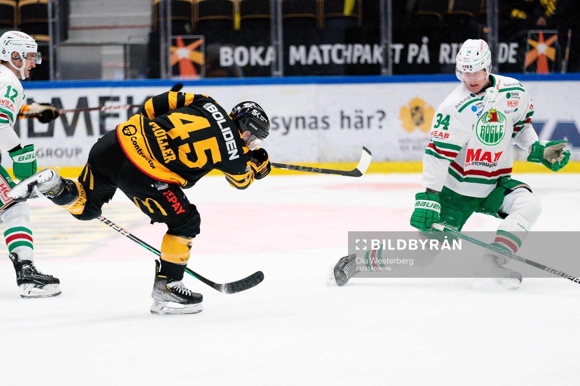 Skellefteå AIKs Oscar Möller och Rögles Adam Edström