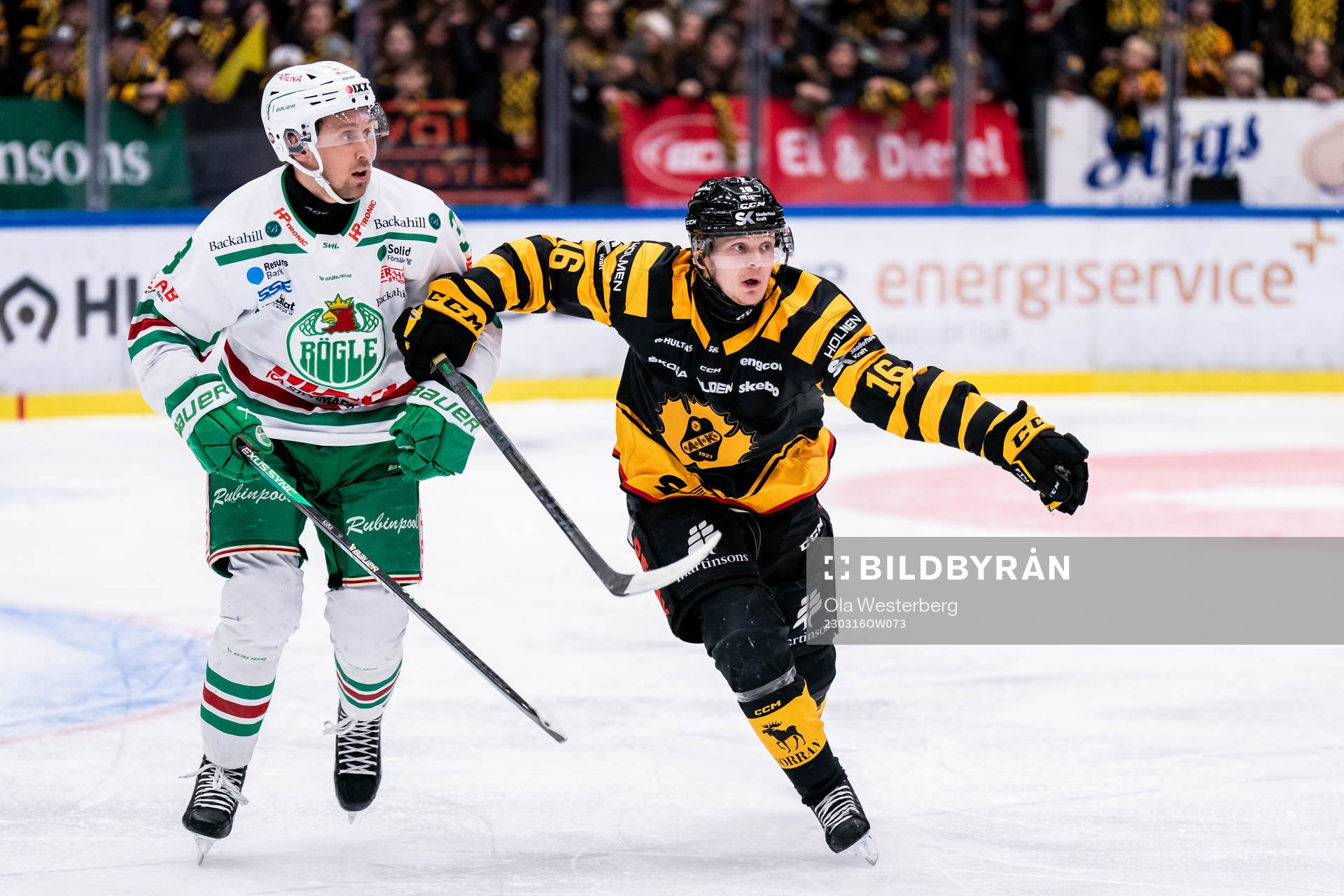 Rögles Michael Kapla och Skellefteå AIKs Linus Lindström