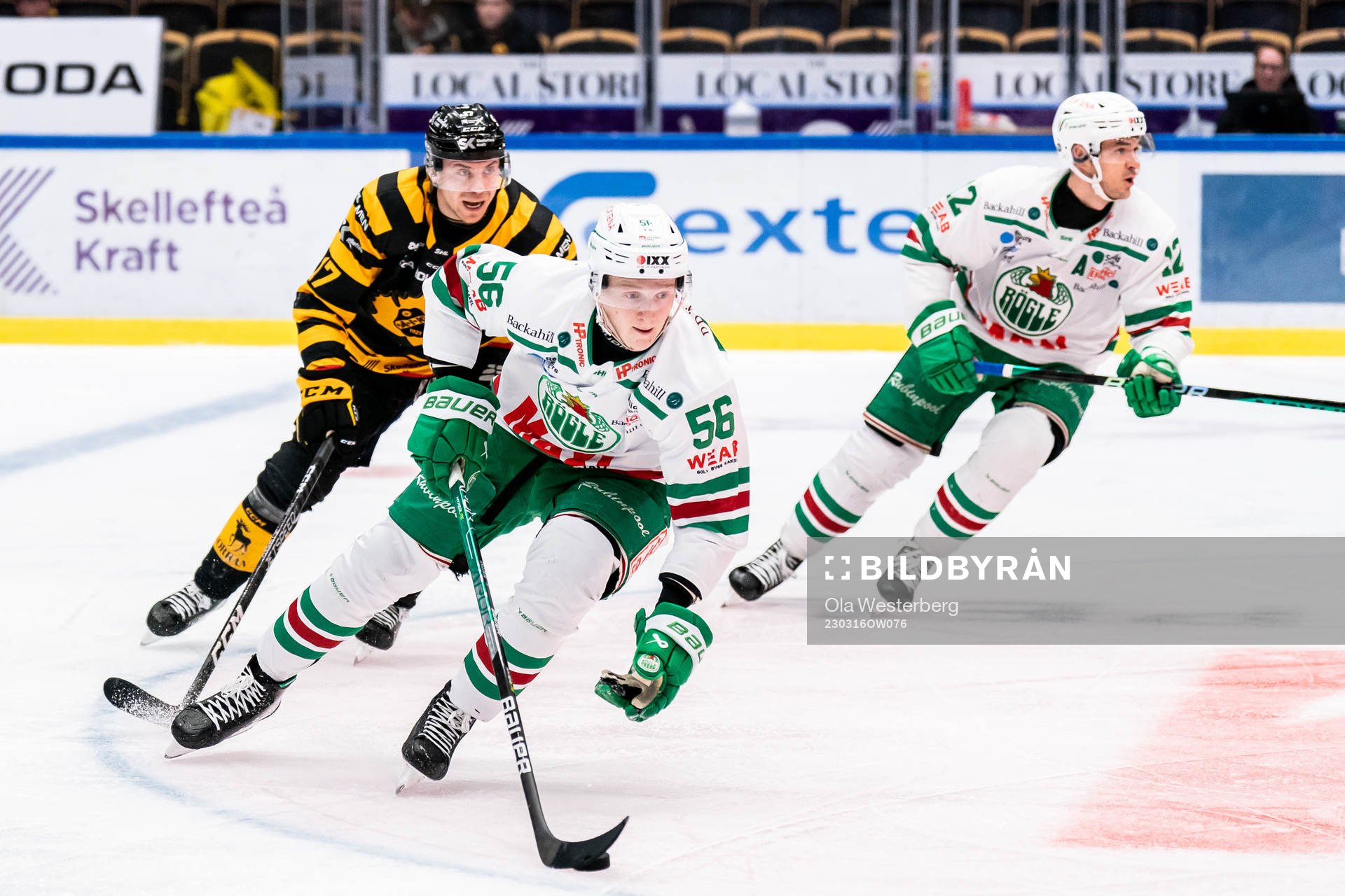 Rögles Adam Engström och Skellefteå AIKs Pär Lindholm