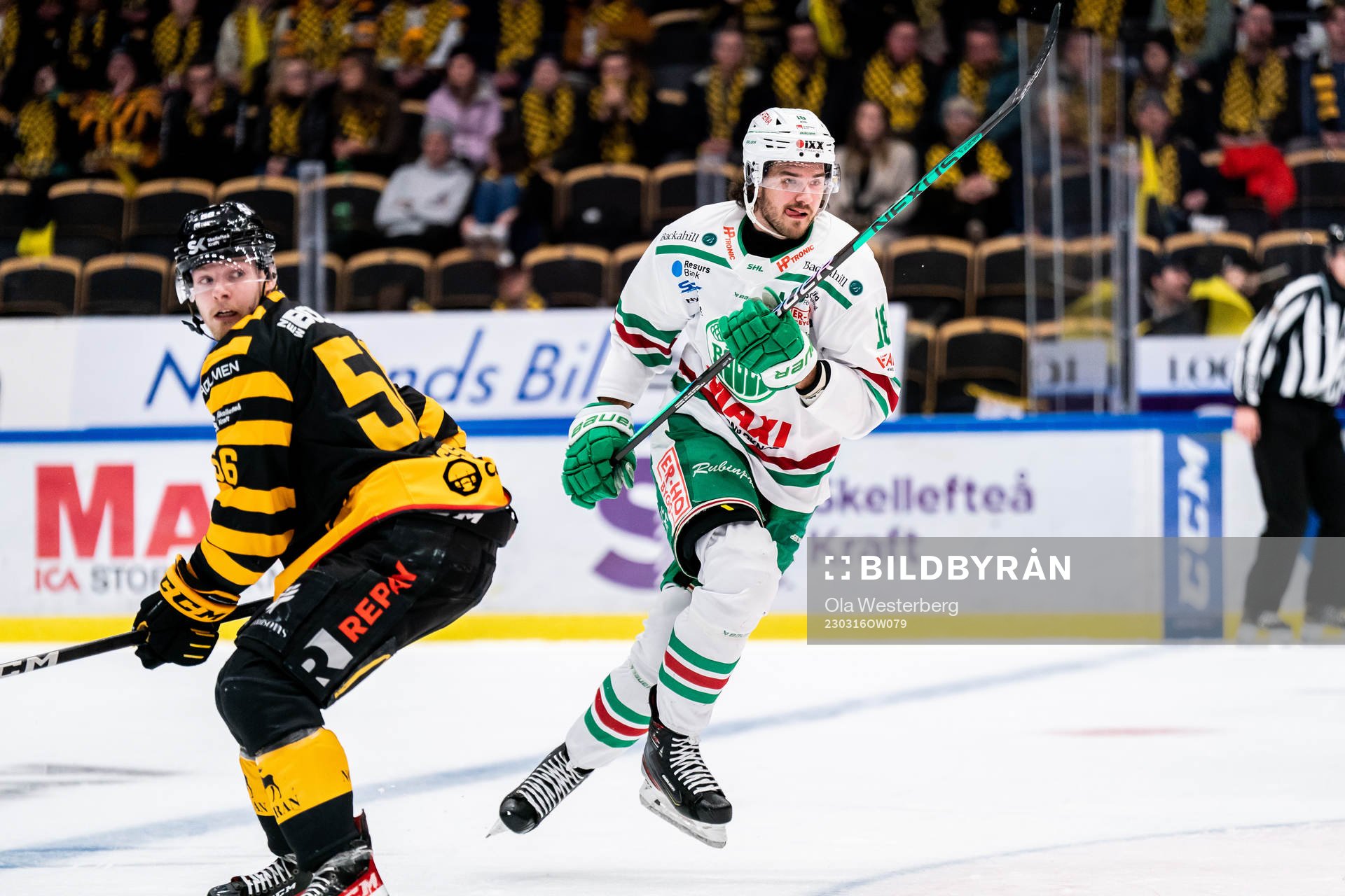 Skellefteå AIKs Anton Olsson och Rögles Dennis Everberg