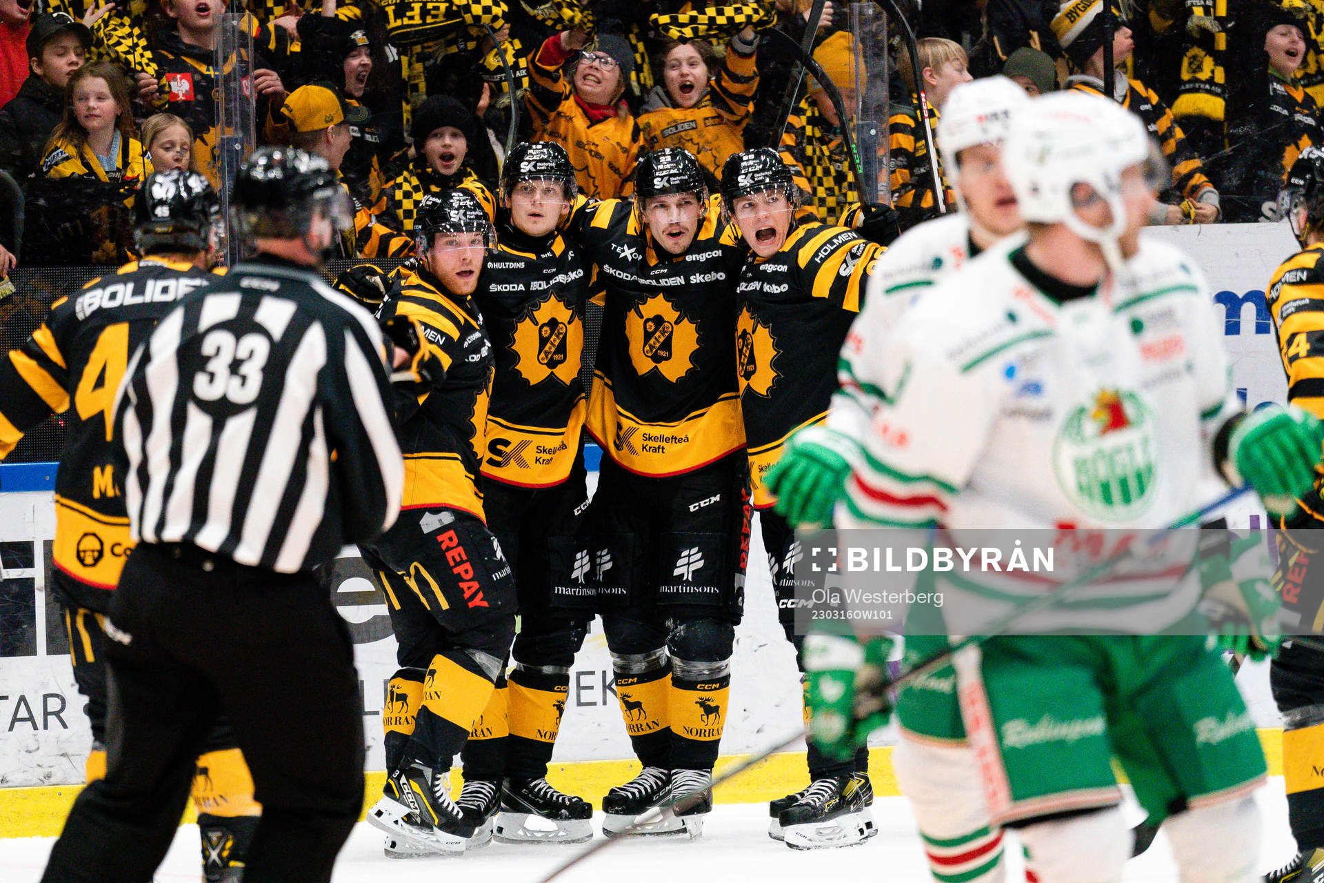 Skellefteå AIKs Filip Sandberg , Linus Lindström  och