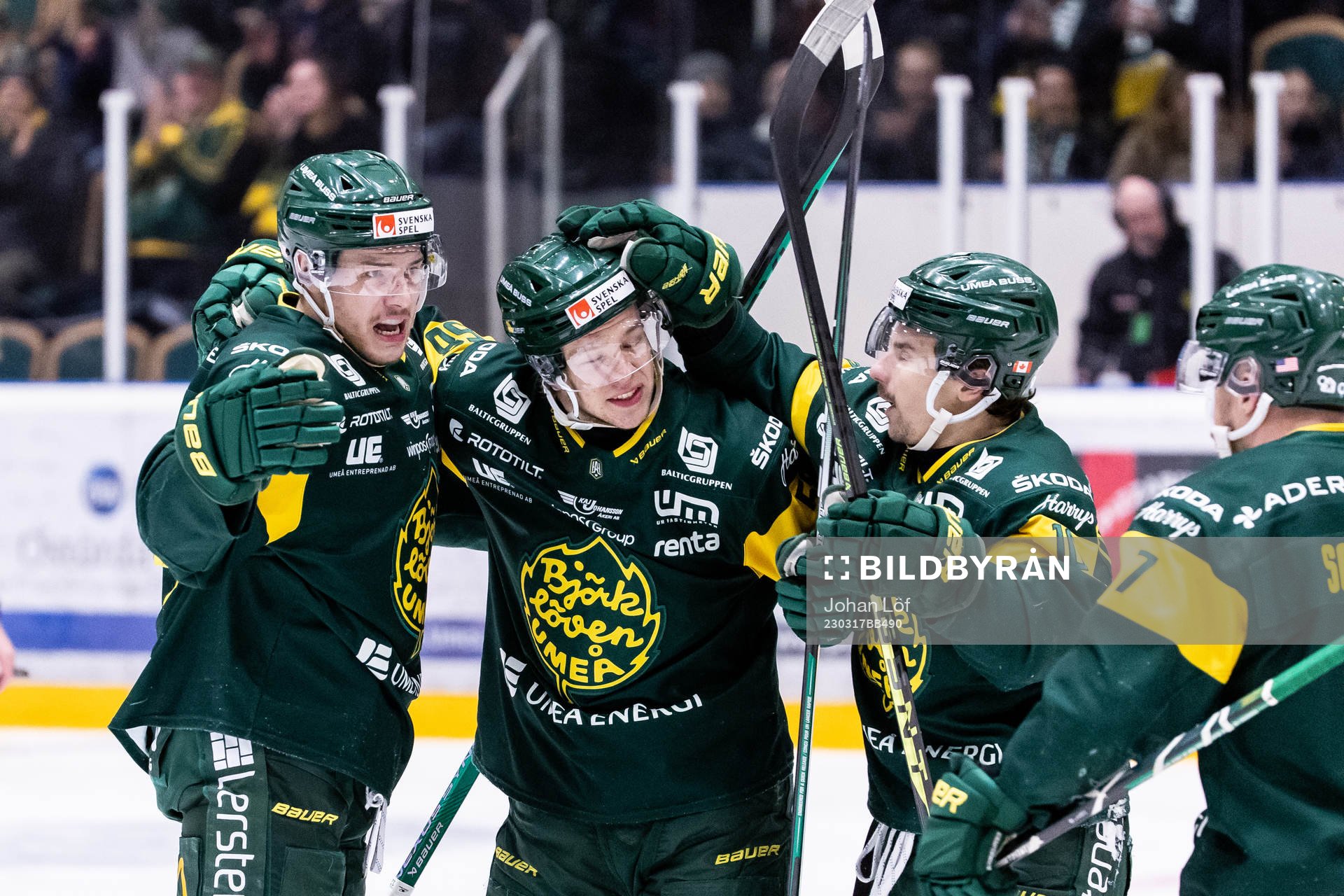 Björklövens Scott Pooley jublar med lagkamrater