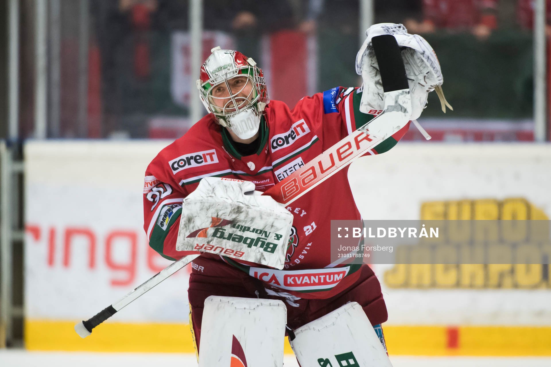 Modos målvakt Kristers Gudlevskis jublar