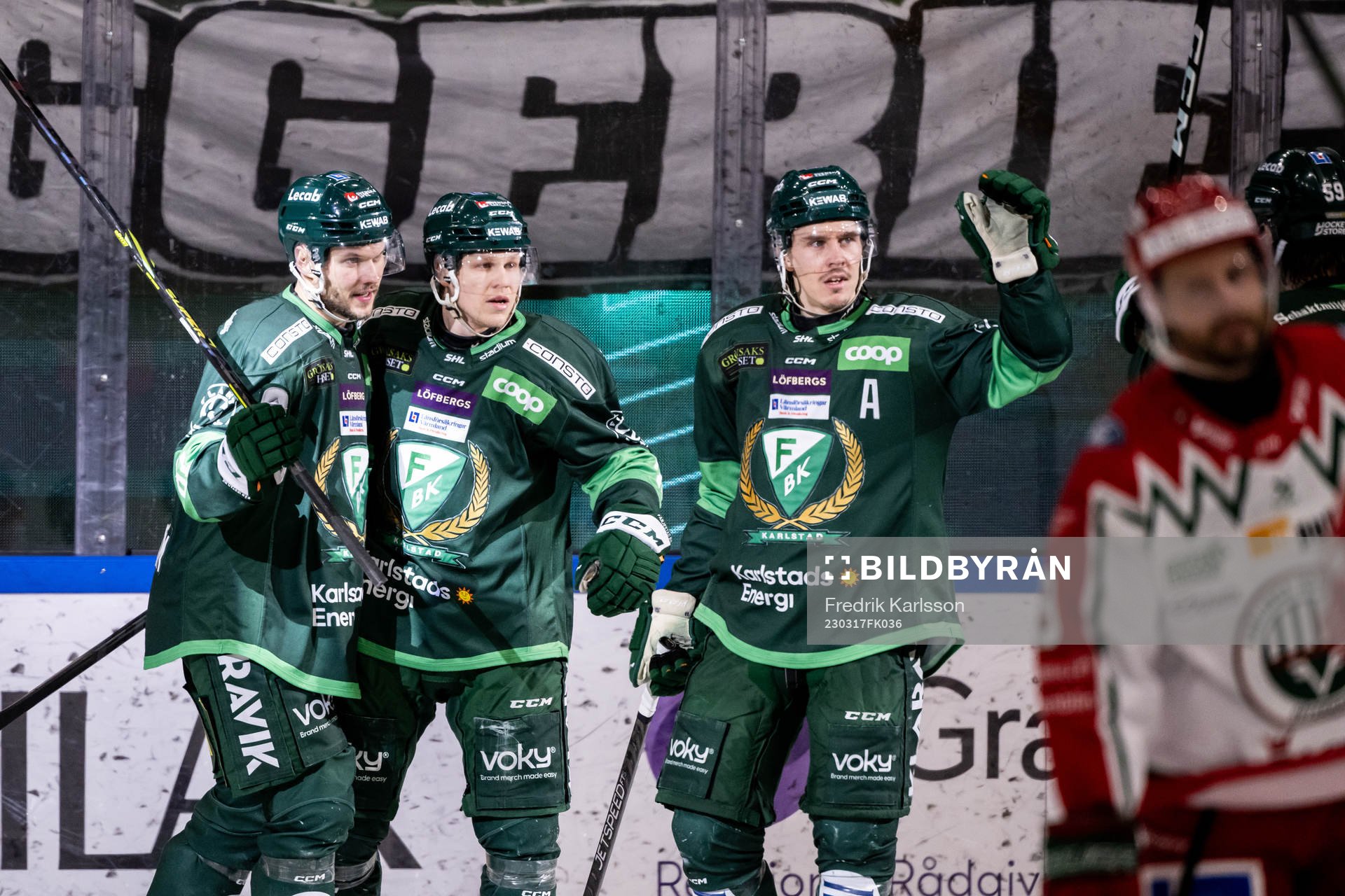 Färjestads Joakim Nygård jublar med Theodor Lennström