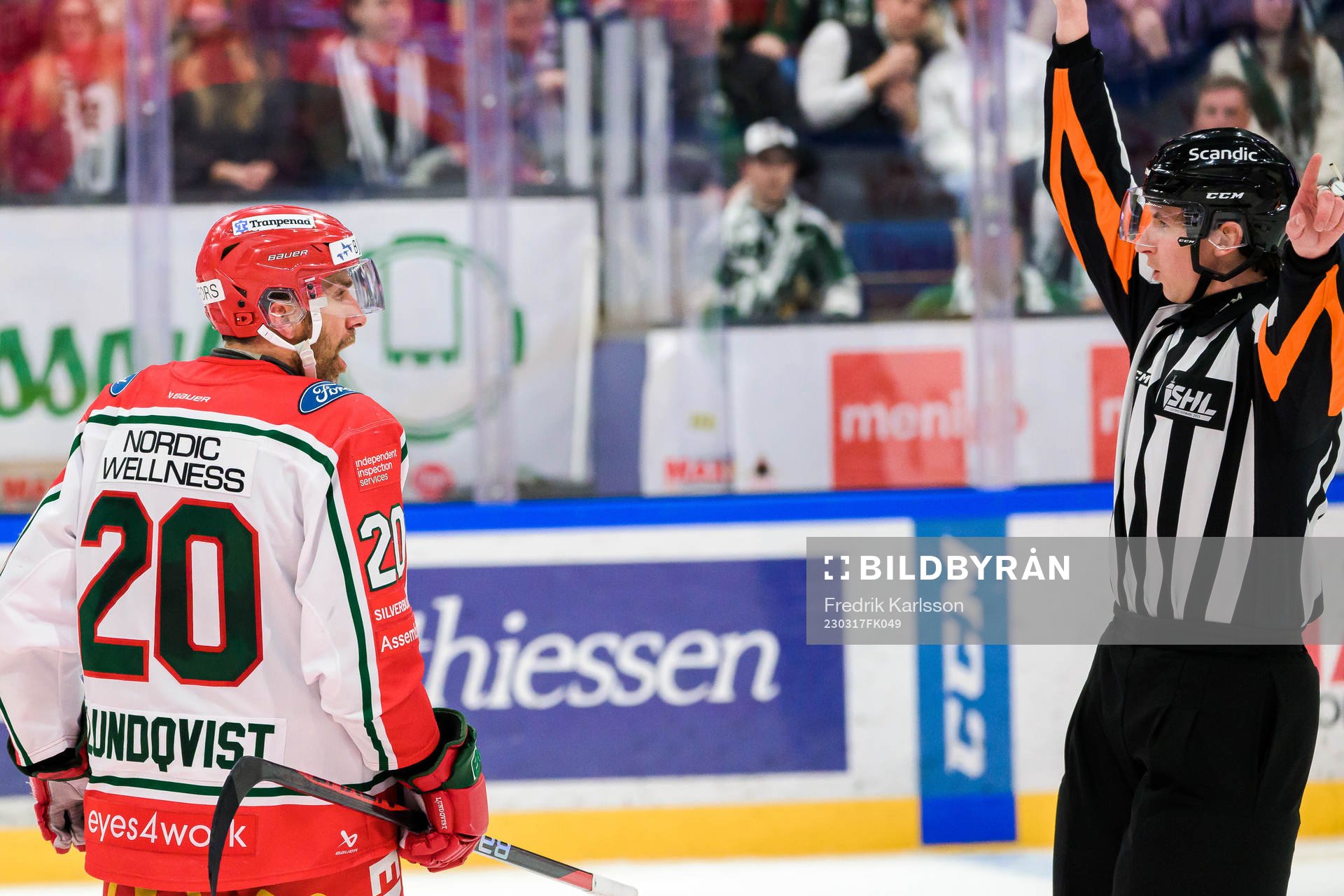 Frölundas Joel Lundqvist i samtal med Domare Christoffer