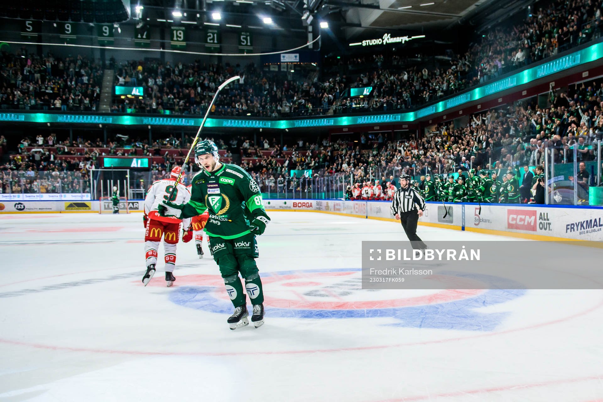 Färjestads Theodor Lennström jublar