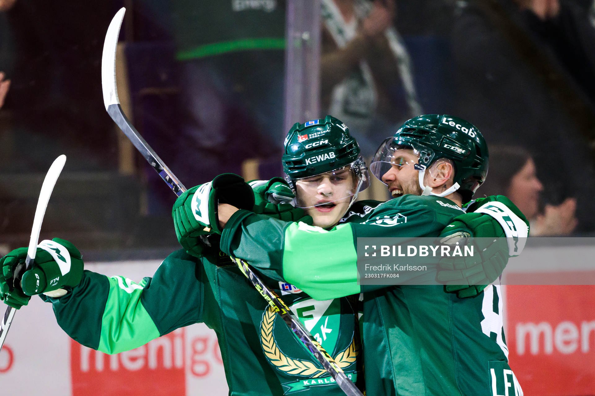 Färjestads Lucas Forsell och Theodor Lennström jublar