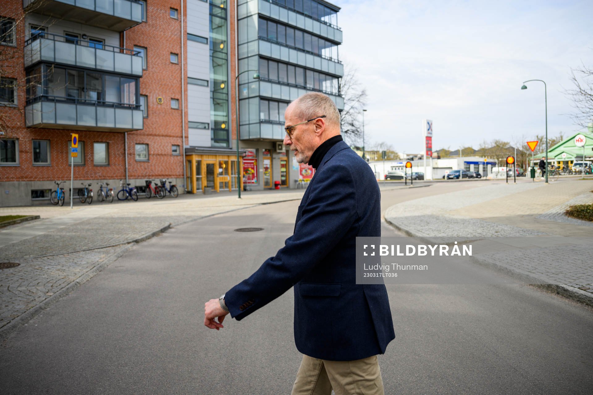 Lars-Christer Olsson utanför sitt hem