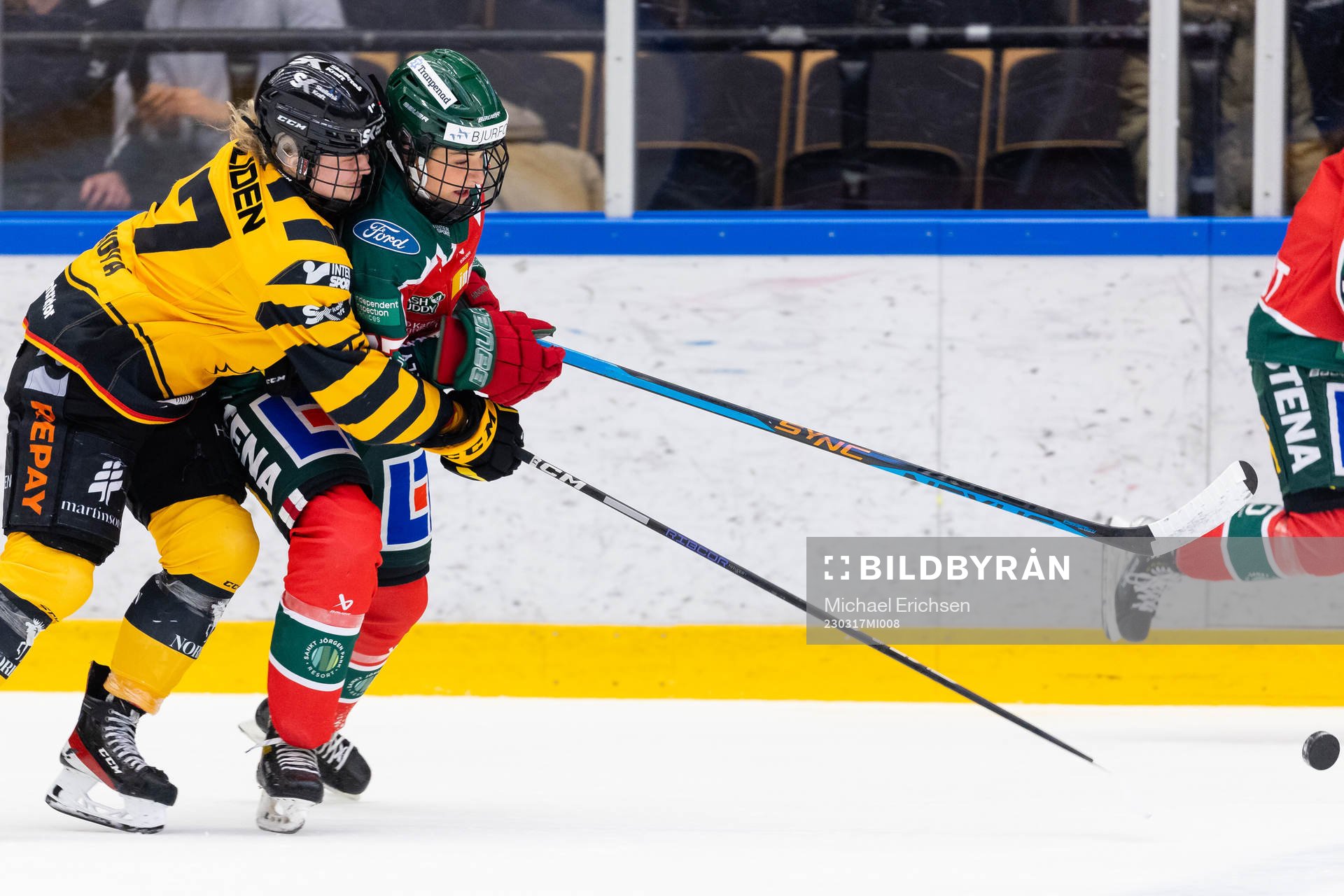 Skellefteås Laura Lerchova och Frölundas Lauren Mac Innis