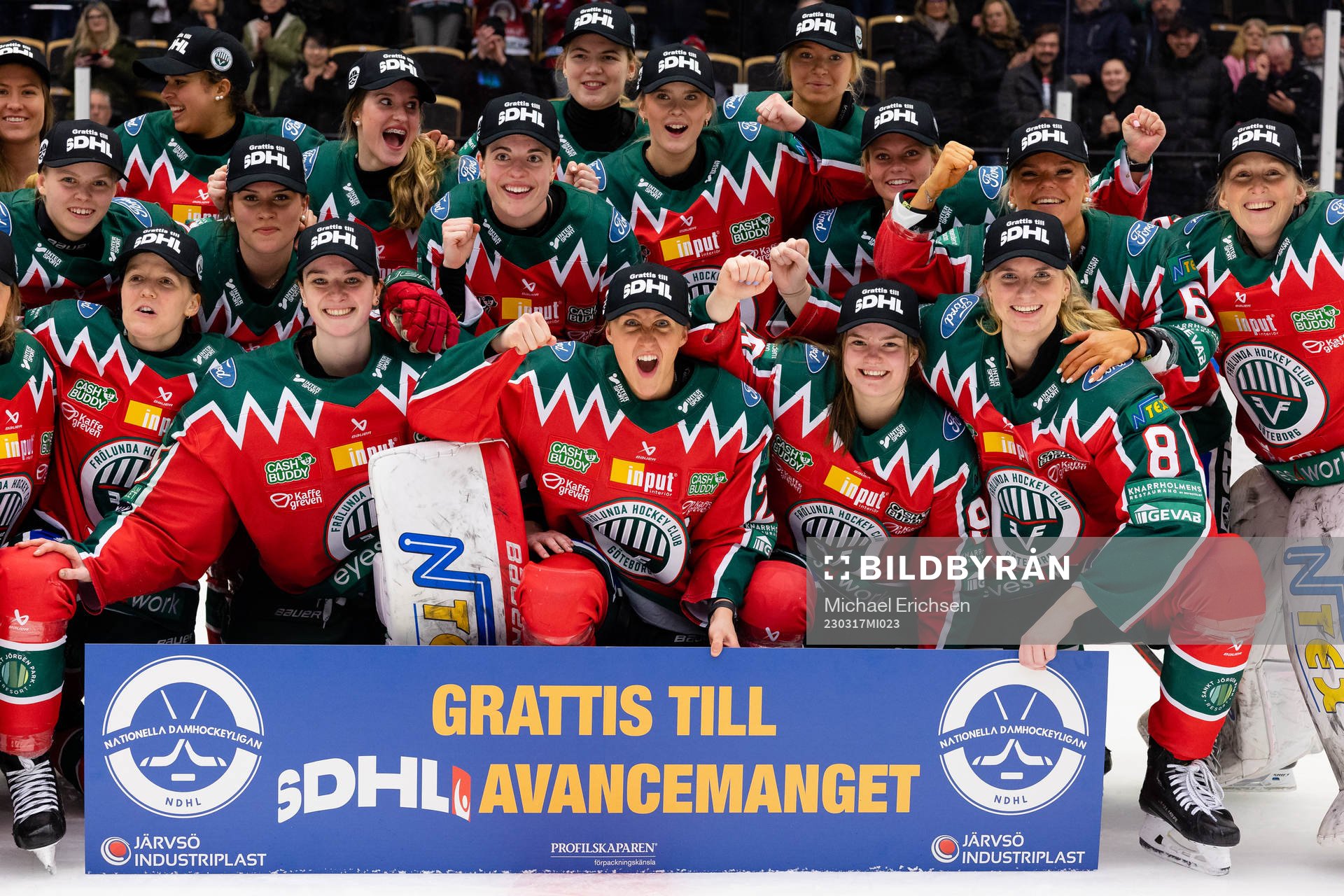 Frölundas spelare jublar