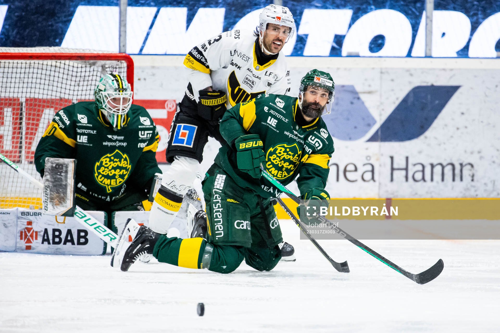 Björklövens Daniel Rahimi och Västerås Trevor Cheek