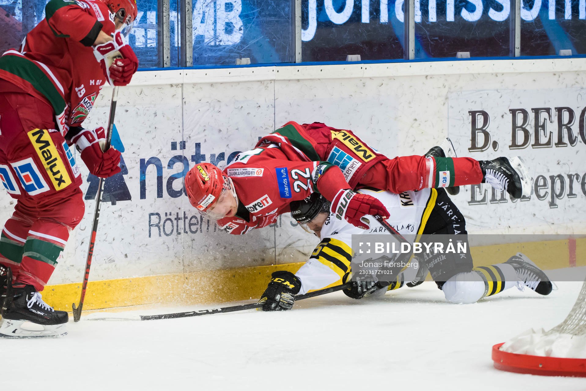 Modos Adam Pettersson och AIKs Renars Krastenbergs