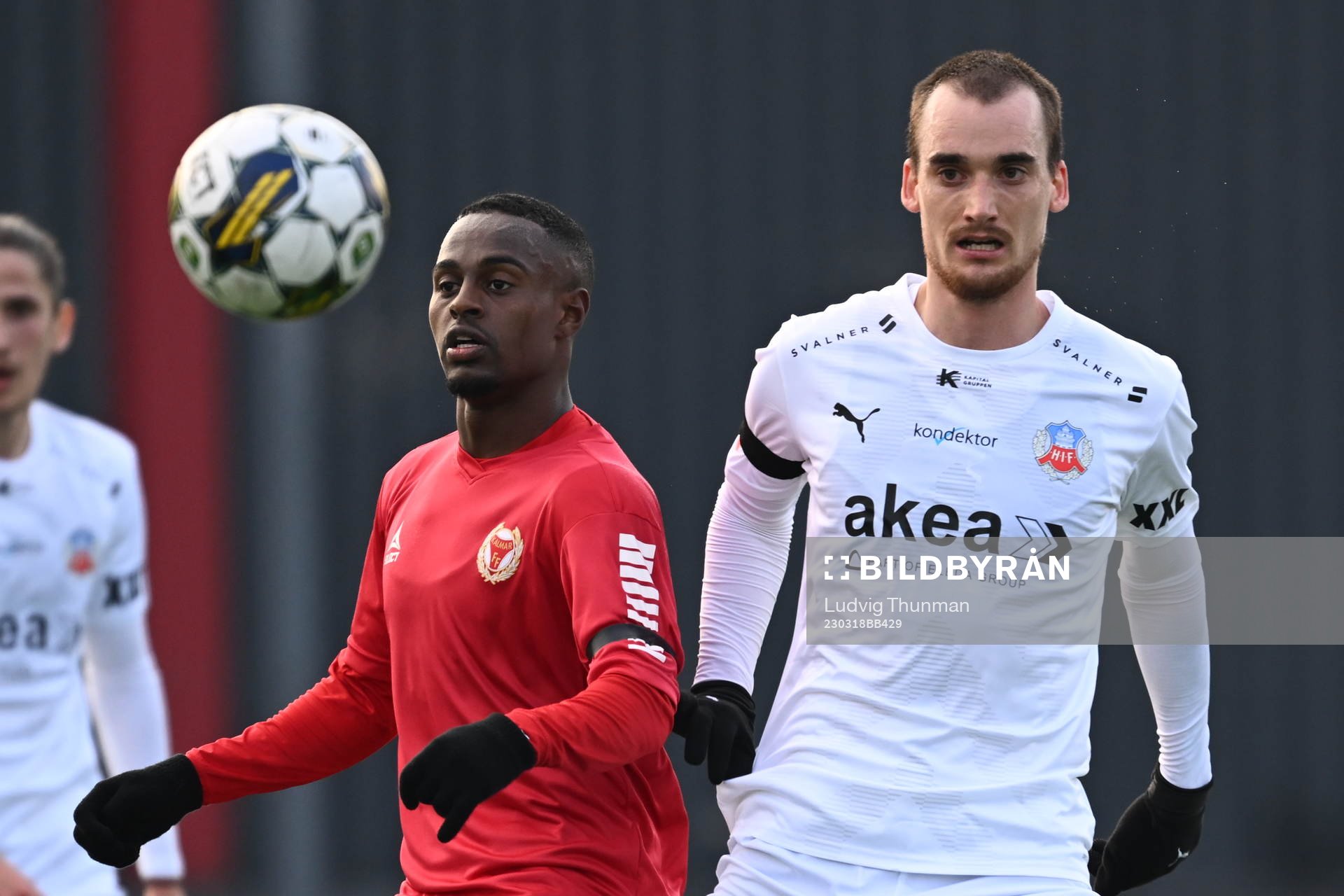 Helsingborgs Arian Kabashi och Kalmars Nahom Girmai Netabay
