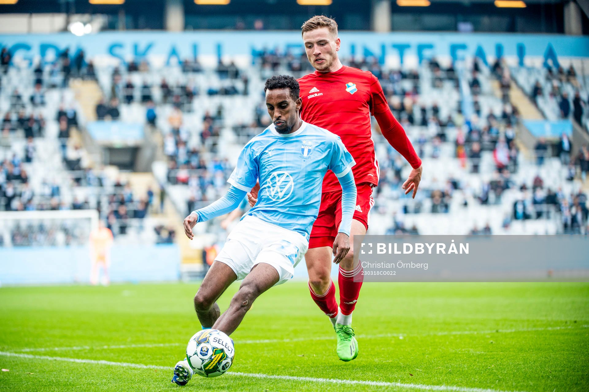 Östers Runar Thor Sigurgeirsson mot Malmö FFs Taha Ali