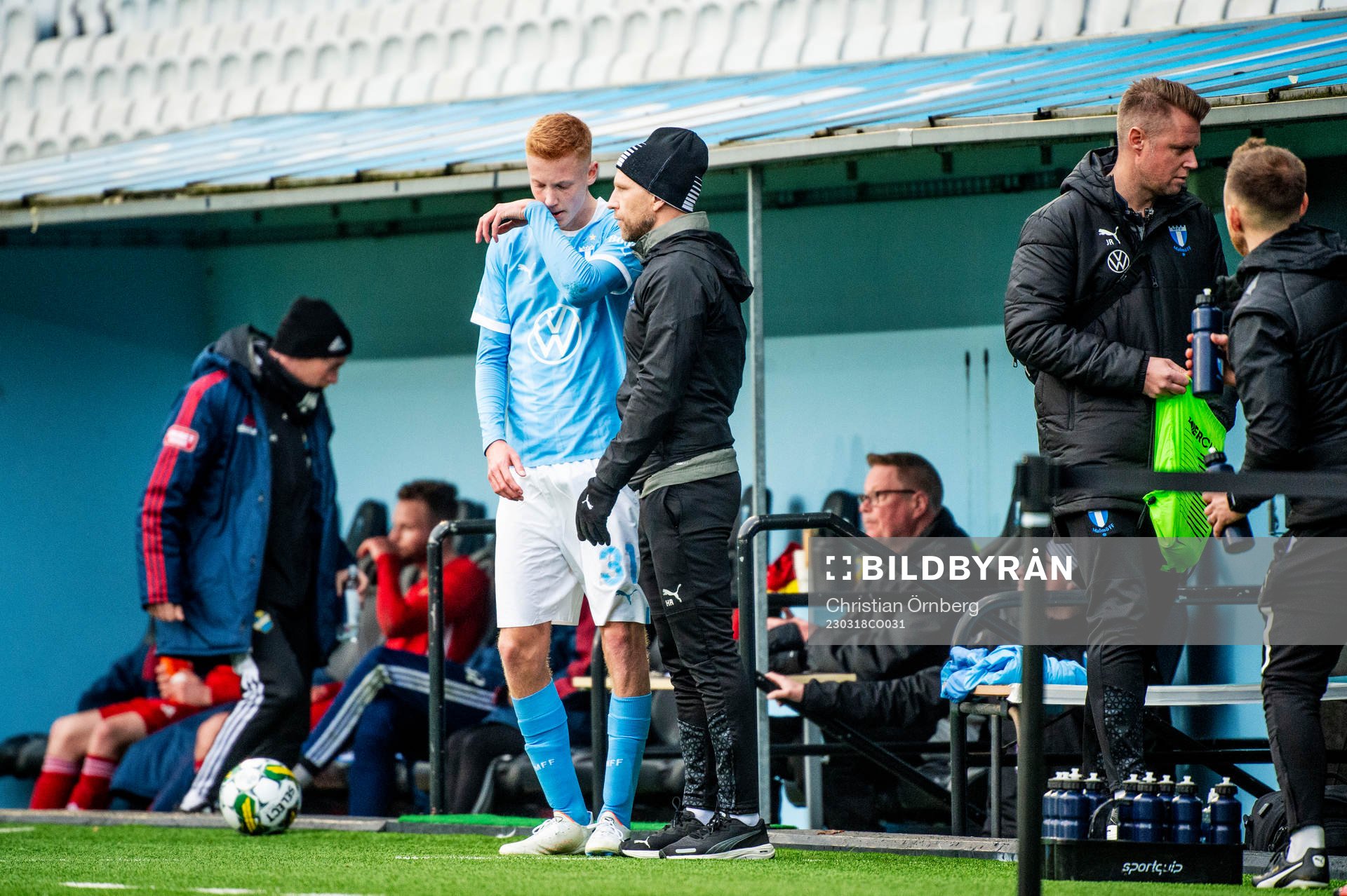 Malmö FFs tränare Henrik Rydström och Hugo Larsson deppar