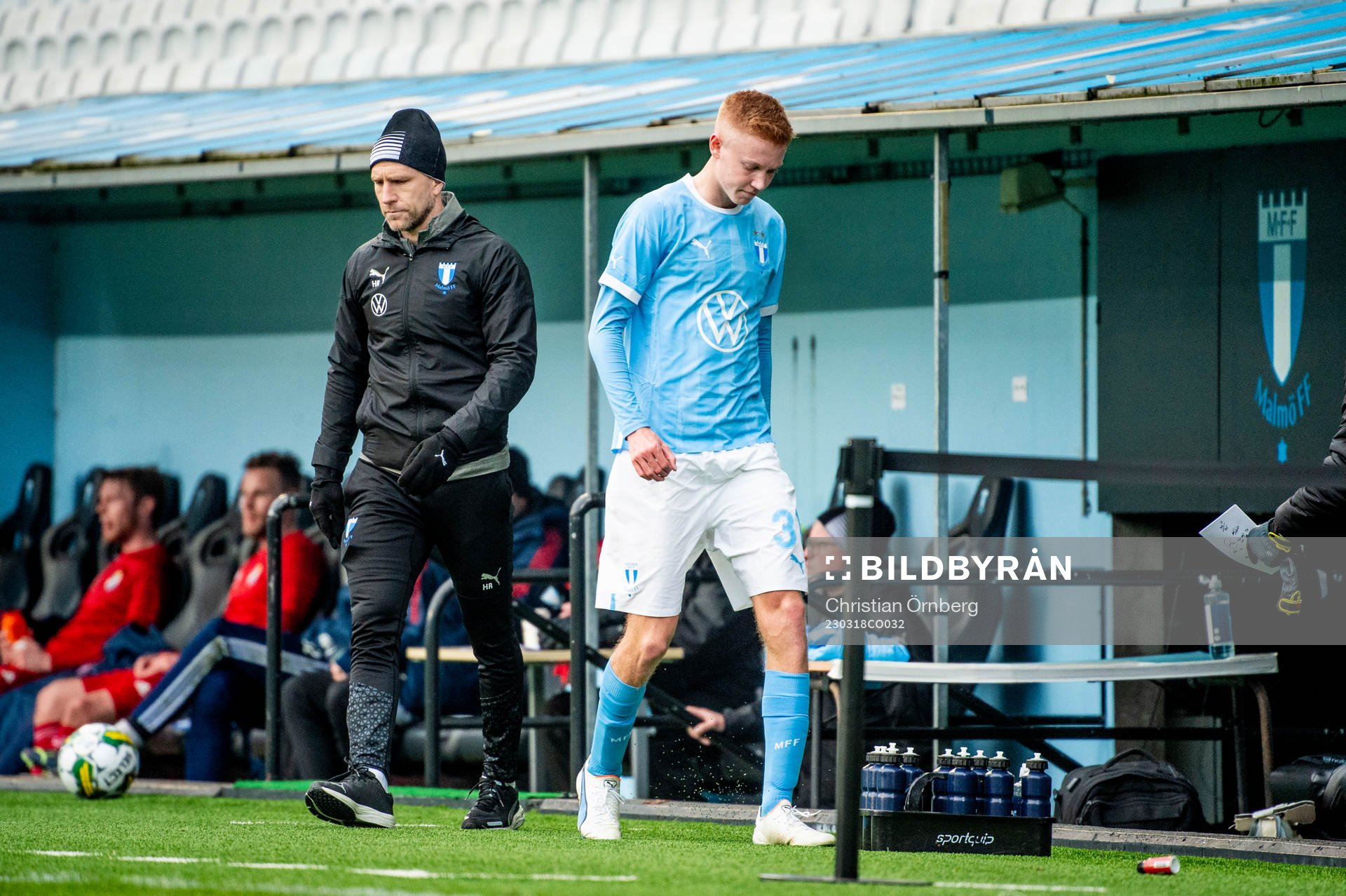 Malmö FFs tränare Henrik Rydström och Hugo Larsson deppar