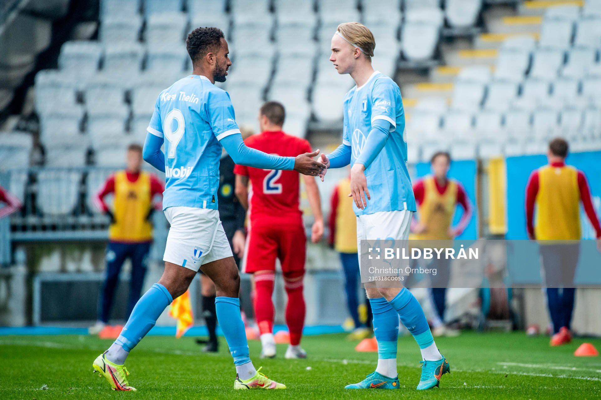 Malmö FFs Isaac Kiese Thelin byts ut och in kommer Daniel