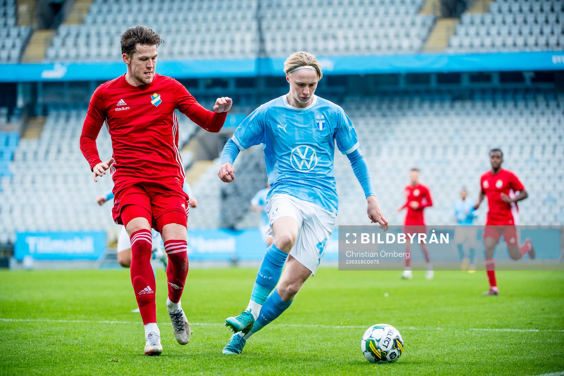 Östers John Stenberg mot Malmö FFs Daniel Gudjohnsen