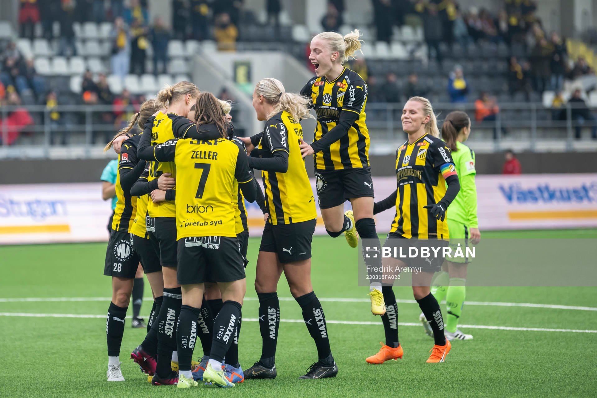 Häckens spelare jublar