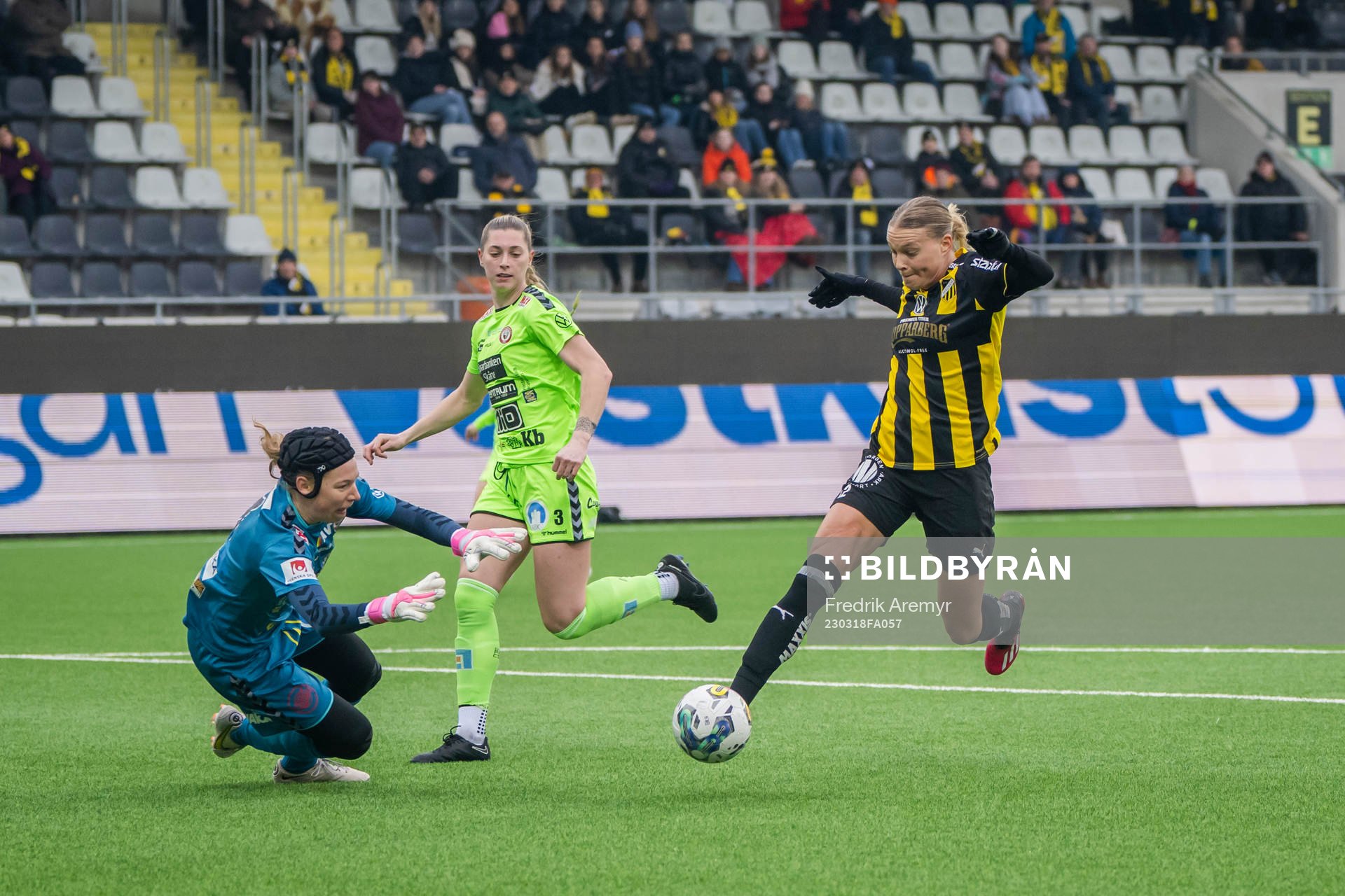 Kristianstads målvakt Melina Loeck  och Jordan Brewster