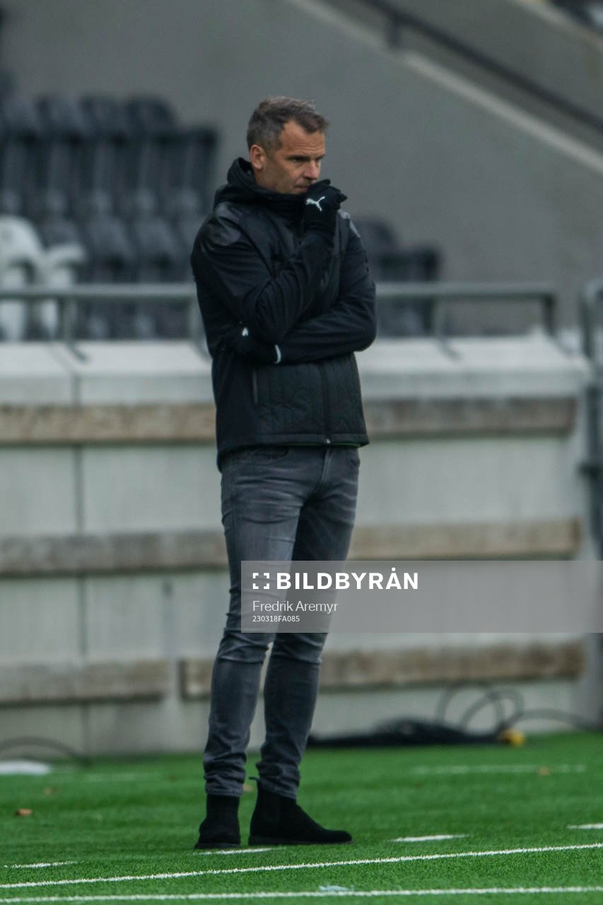 Häckens tränare Robert Vilahamn under fotbollsmatchen i Svenska Cupen mellan Häcken och Kristianstad den 18 mars 2023 i Göteborg.