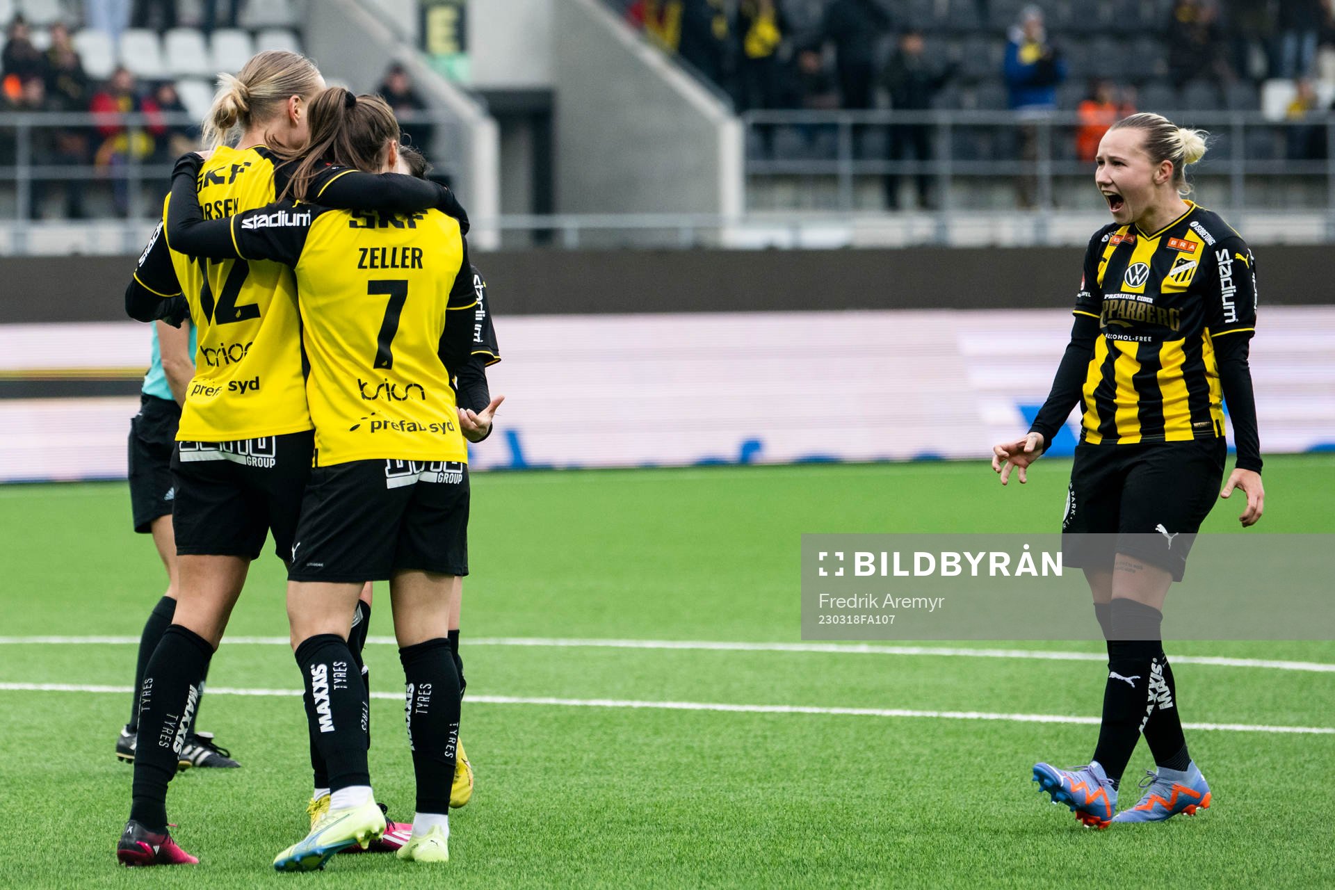 Häckens målskytt Stine Larsson, Dora Zeller och Marika