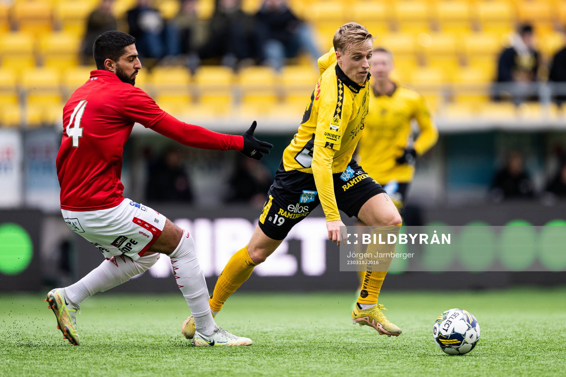 Degerfors Sean Sabetkar och Elfsborgs Jeppe Møldrup Okkels