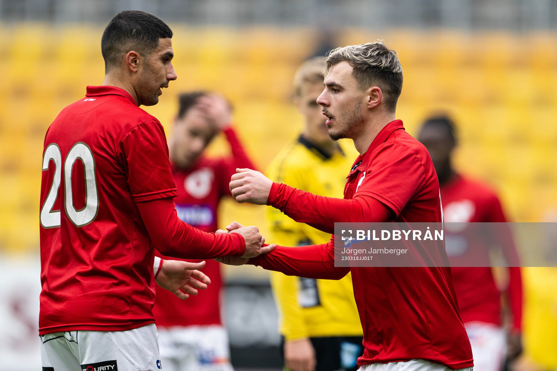 Degerfors Damjan Pavlovic jublar med Elyas Bouzaiene