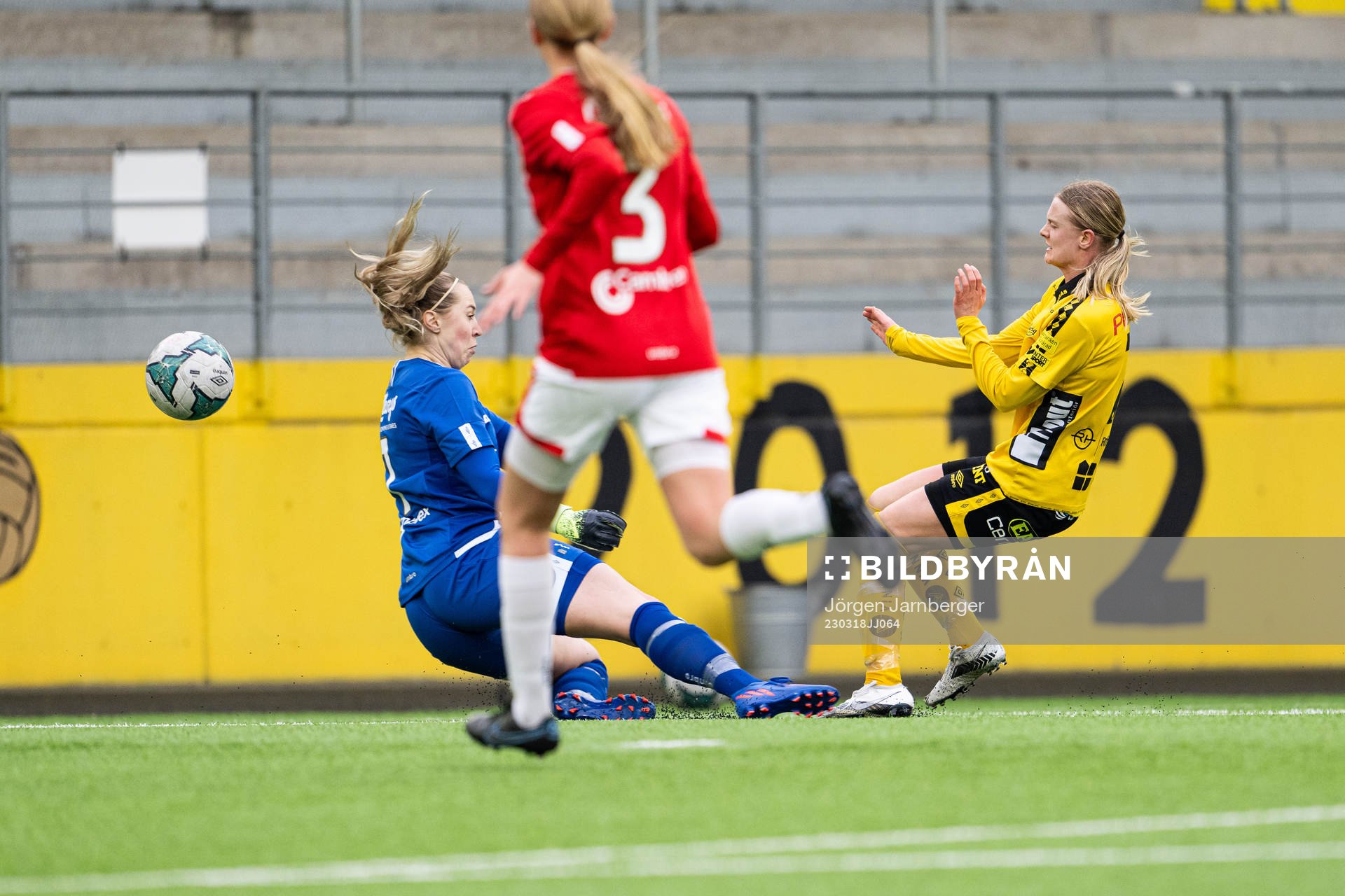 Elfsborgs Hanna Jiozon gör 4-0 bakom Degerfors målvakt