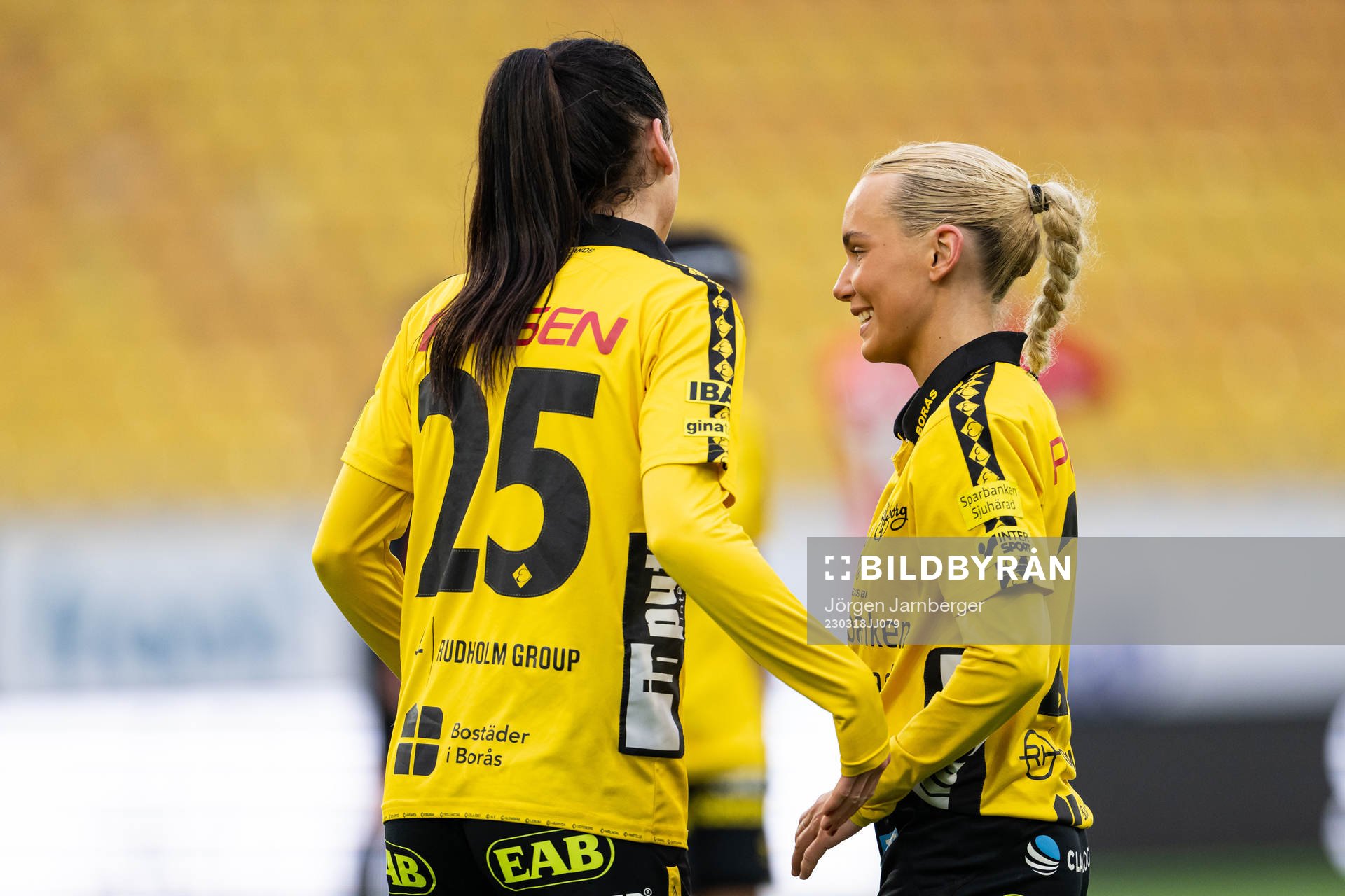 Elfsborgs Izabella Bergström jublar med Tea Skoglund