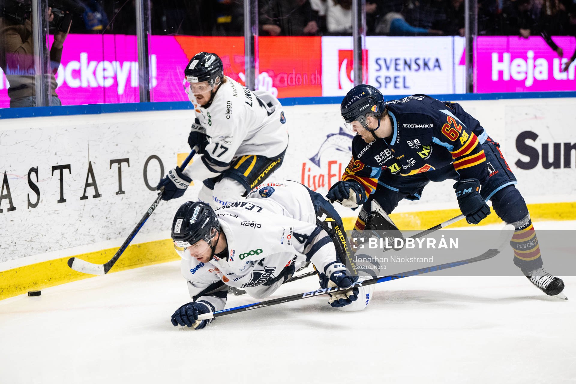 Djurgårdens Wiktor Nilsson mot Karlskogas David Lindquist