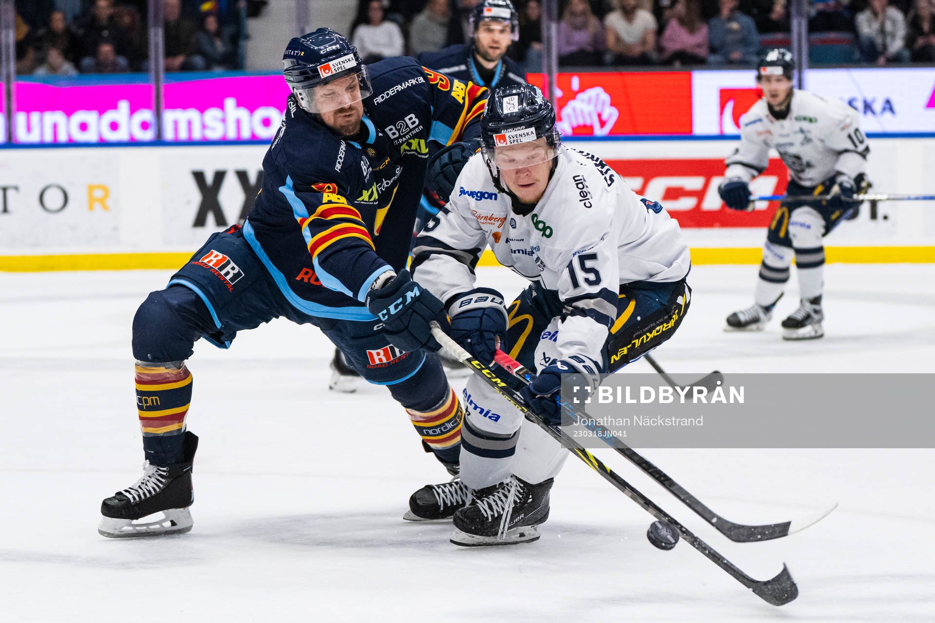 Djurgårdens Cameron Ernst Schilling och Karlskogas Åke