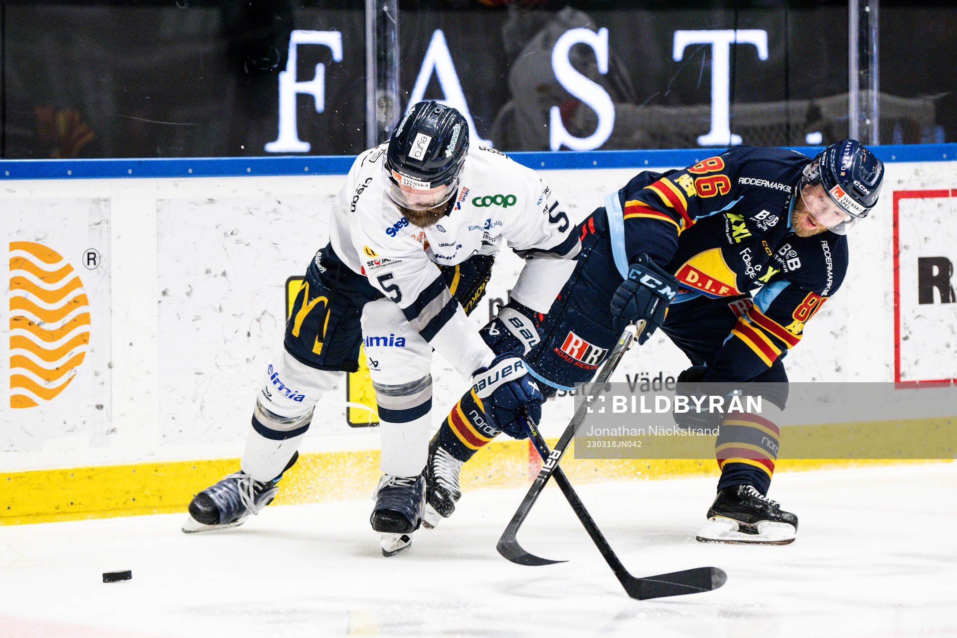 Karlskogas Johan Larsson och Djurgårdens Linus Klasen