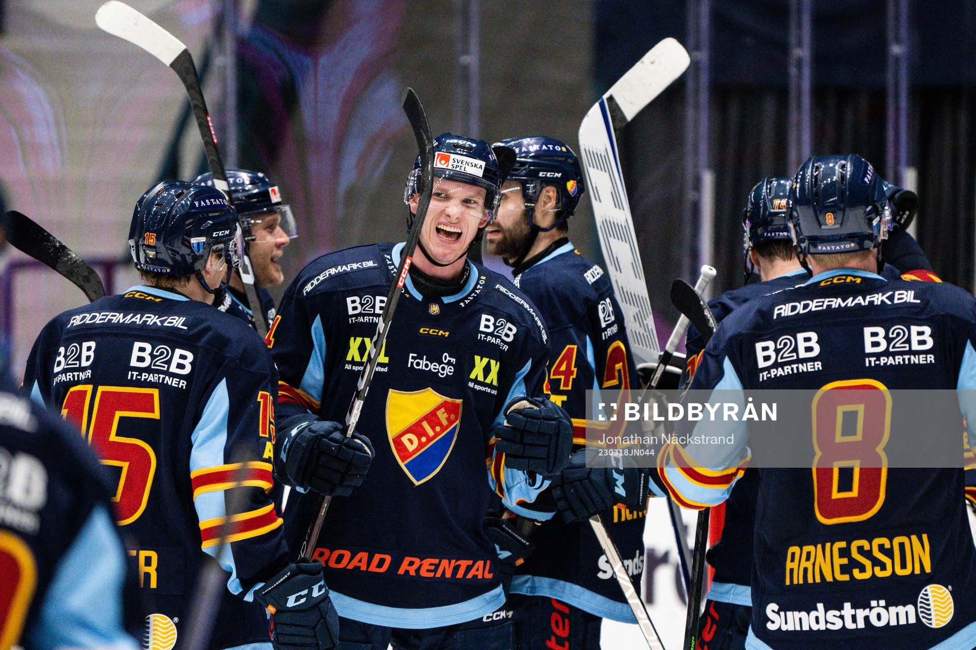 Djurgårdens Edvin Hammarlund jublar med lagkamrater