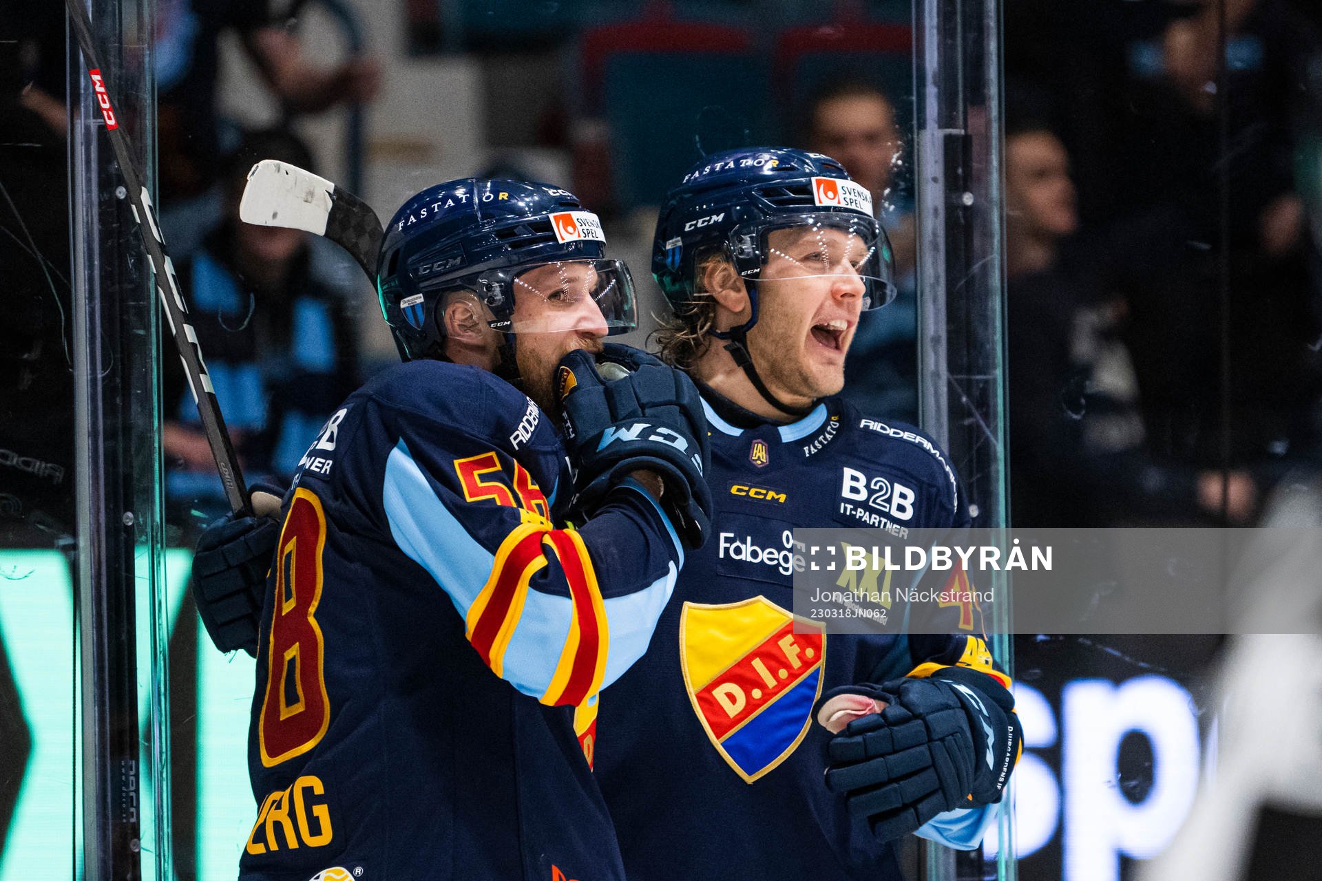 Djurgårdens Fredrik Forsberg jublar med Olle Liss