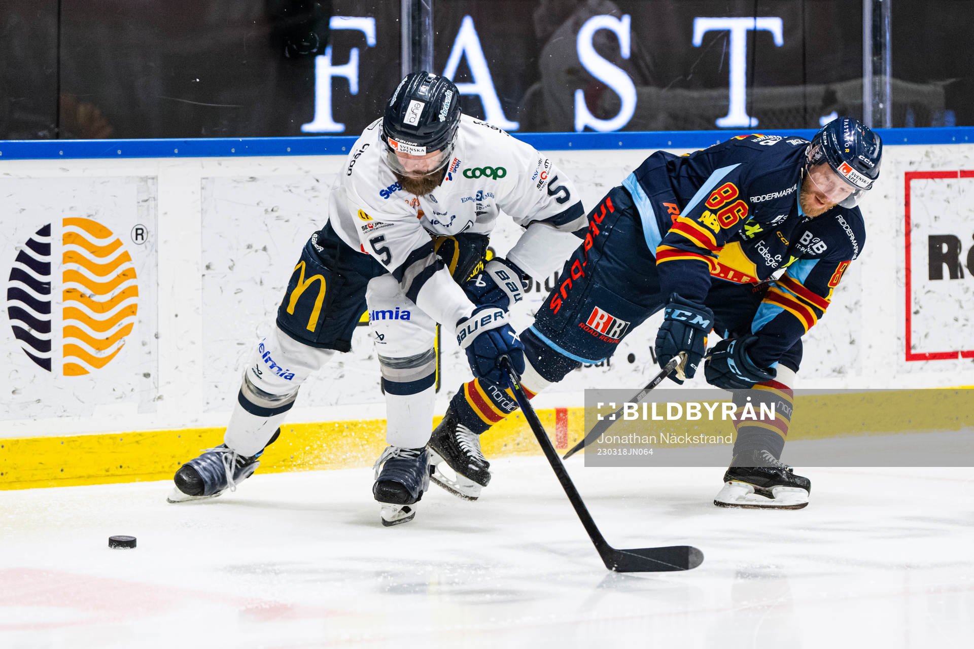 Karlskogas Johan Larsson och Djurgårdens Linus Klasen