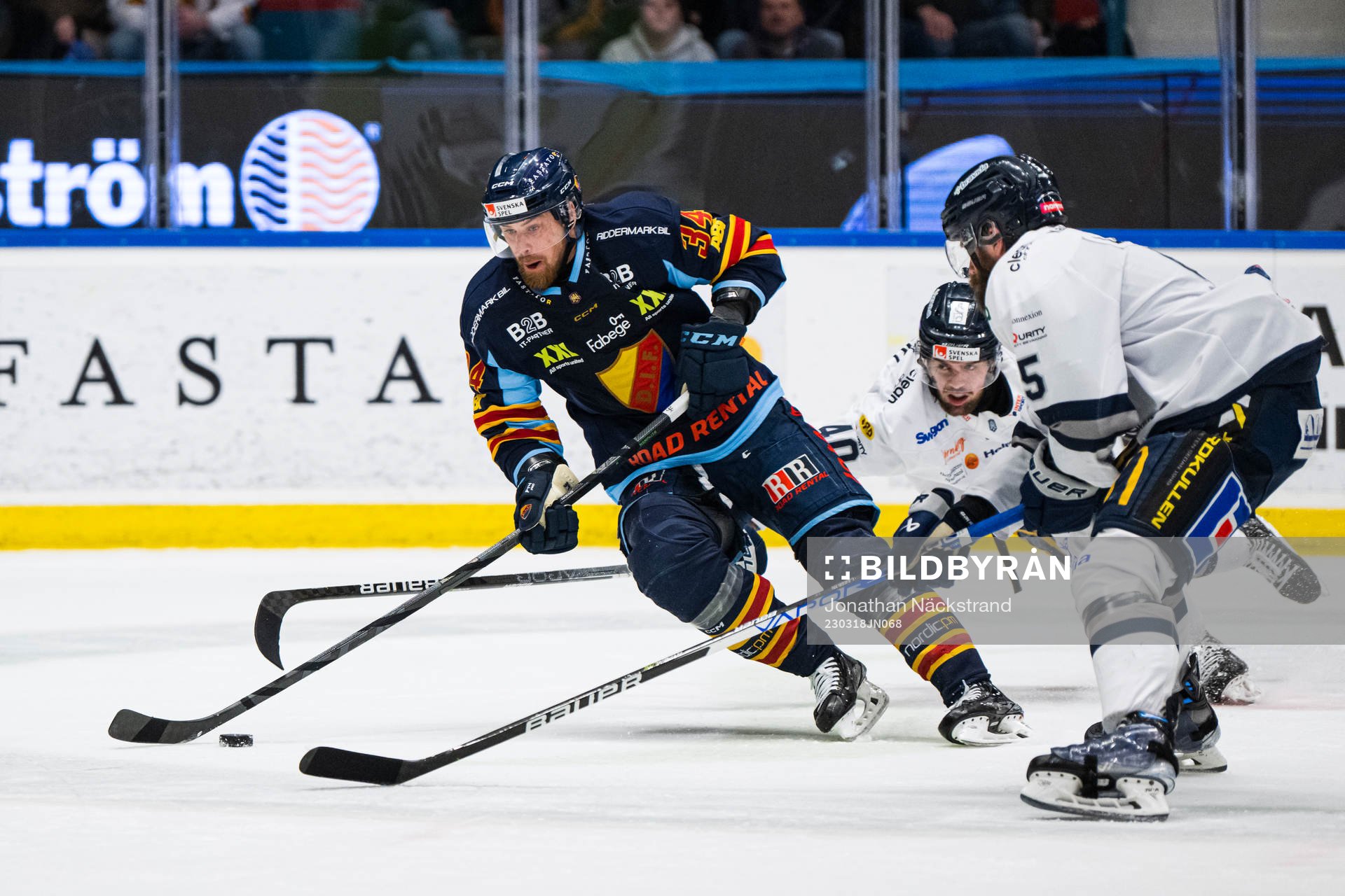 Djurgårdens Daniel Brodin, Karlskogas Johan Larsson och
