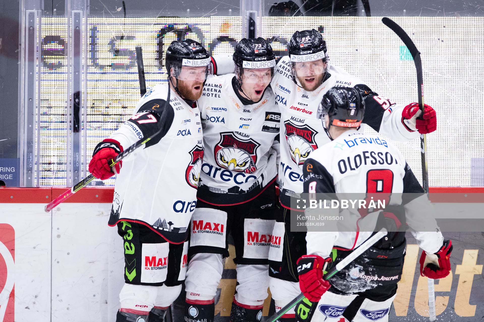 Malmö Redhawks Adam Ollas Mattsson (m) jublar med Joakim