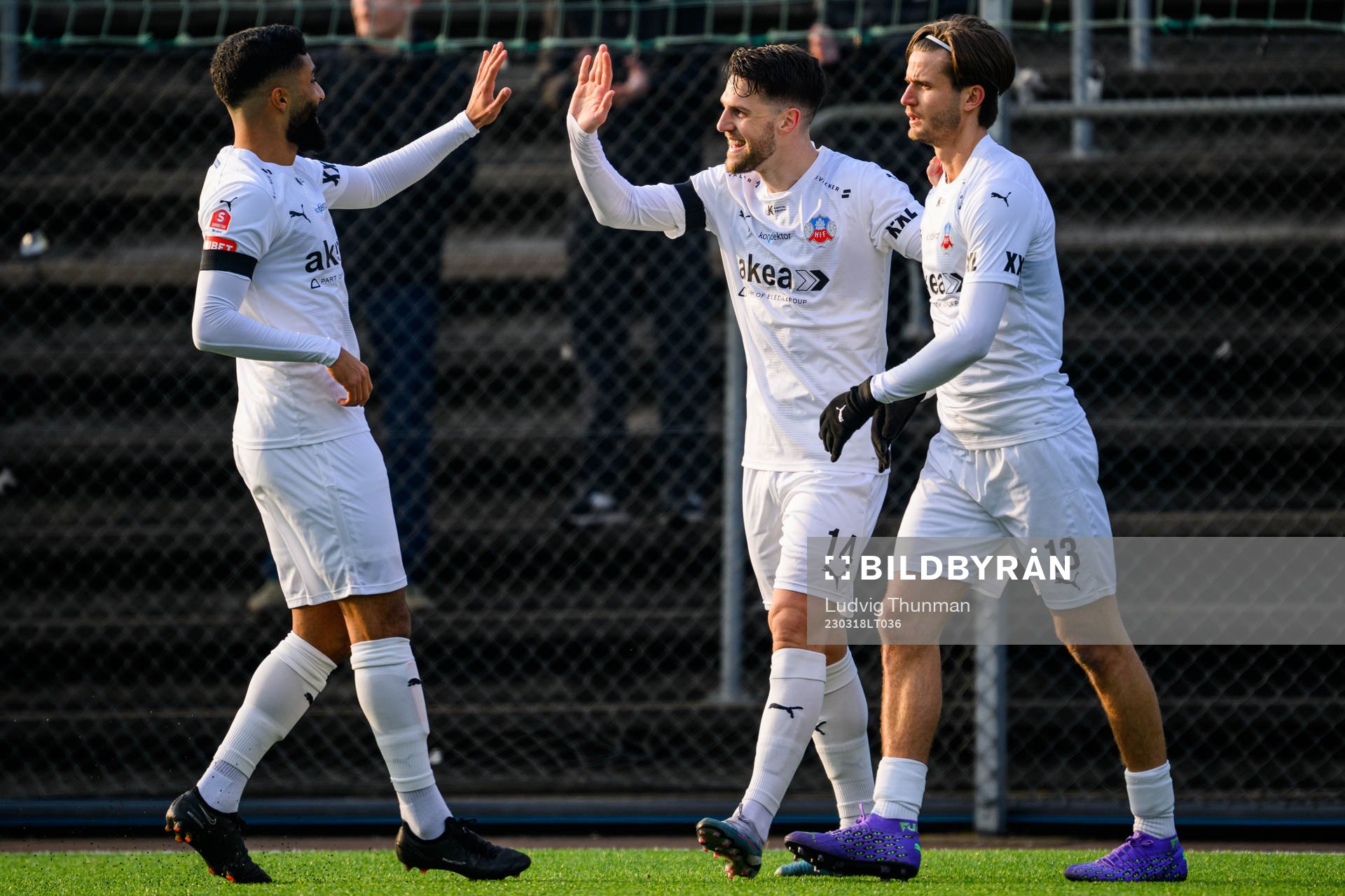 Amin Al Hamawi och Wilhelm Loeper jublar med Oliver