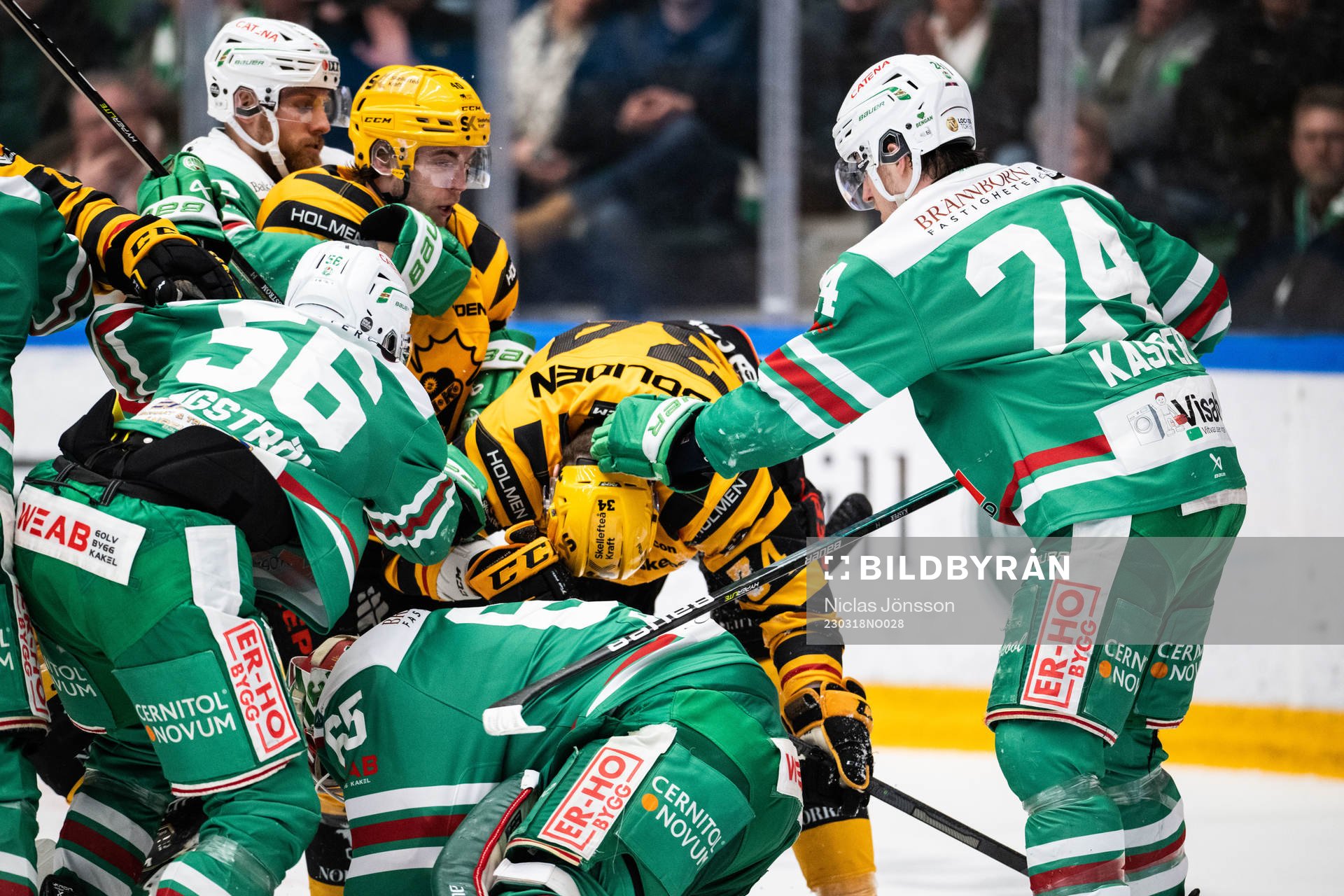 Skellefteås Melker Karlsson och Tom Kühnhackl mot Rögles