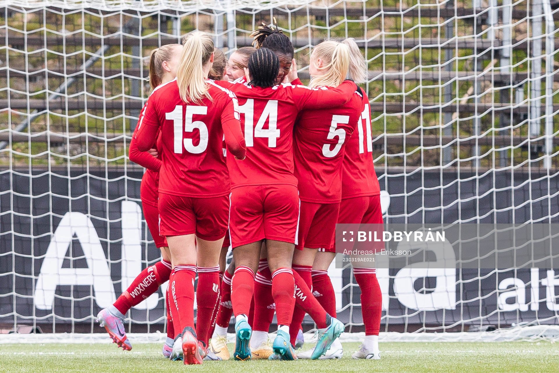 Piteås spelare jublar efter 1-1 av Anam Imo under semifinalen i Svenska Cupen mellan Hammarby och Piteå den 19 mars 2023 i Stockholm.