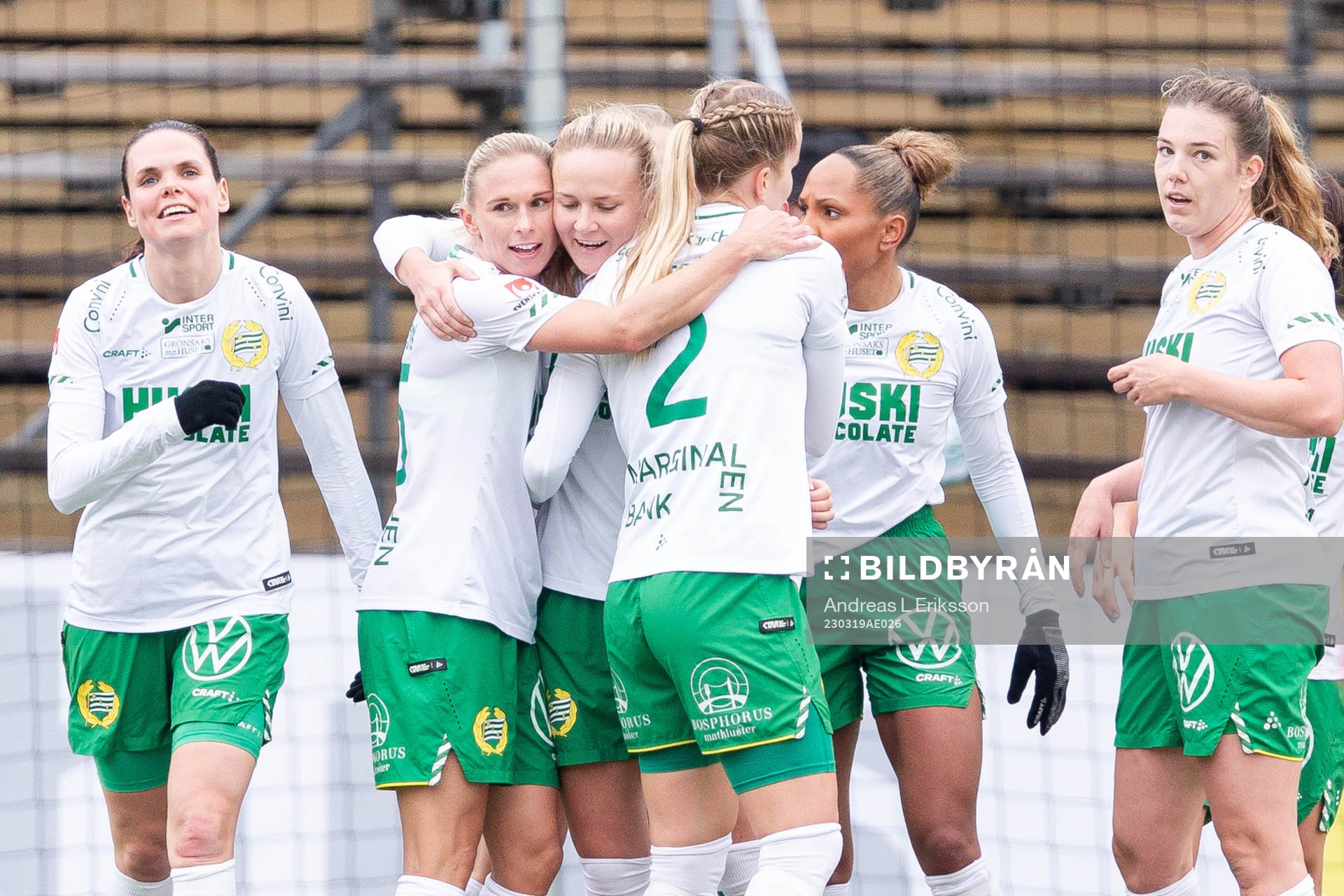 Hammarbys Jonna Andersson och Matilda Vinberg jublar